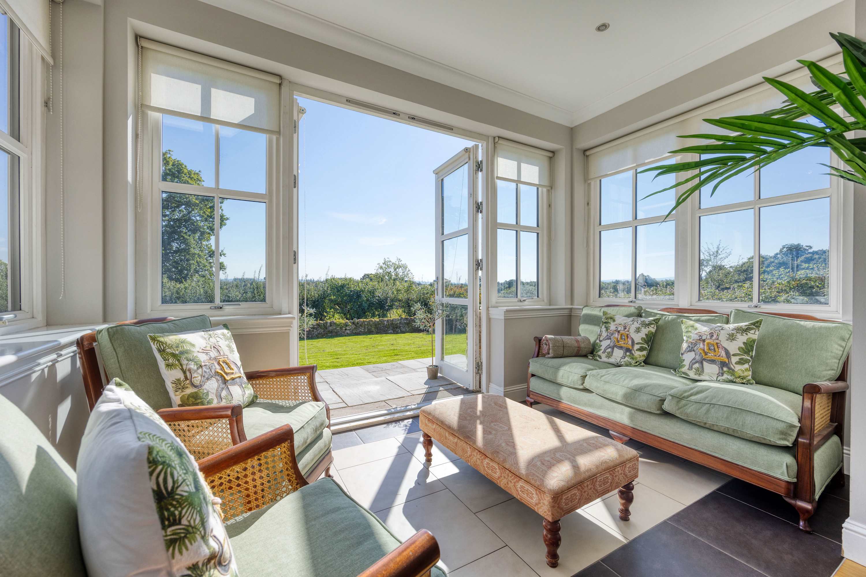 Farmhouse Retreat with Large Hot Tub in Drumcross Farmhouse, Drumcross Road PA7 5NU - Property image 18 - VivreStays
