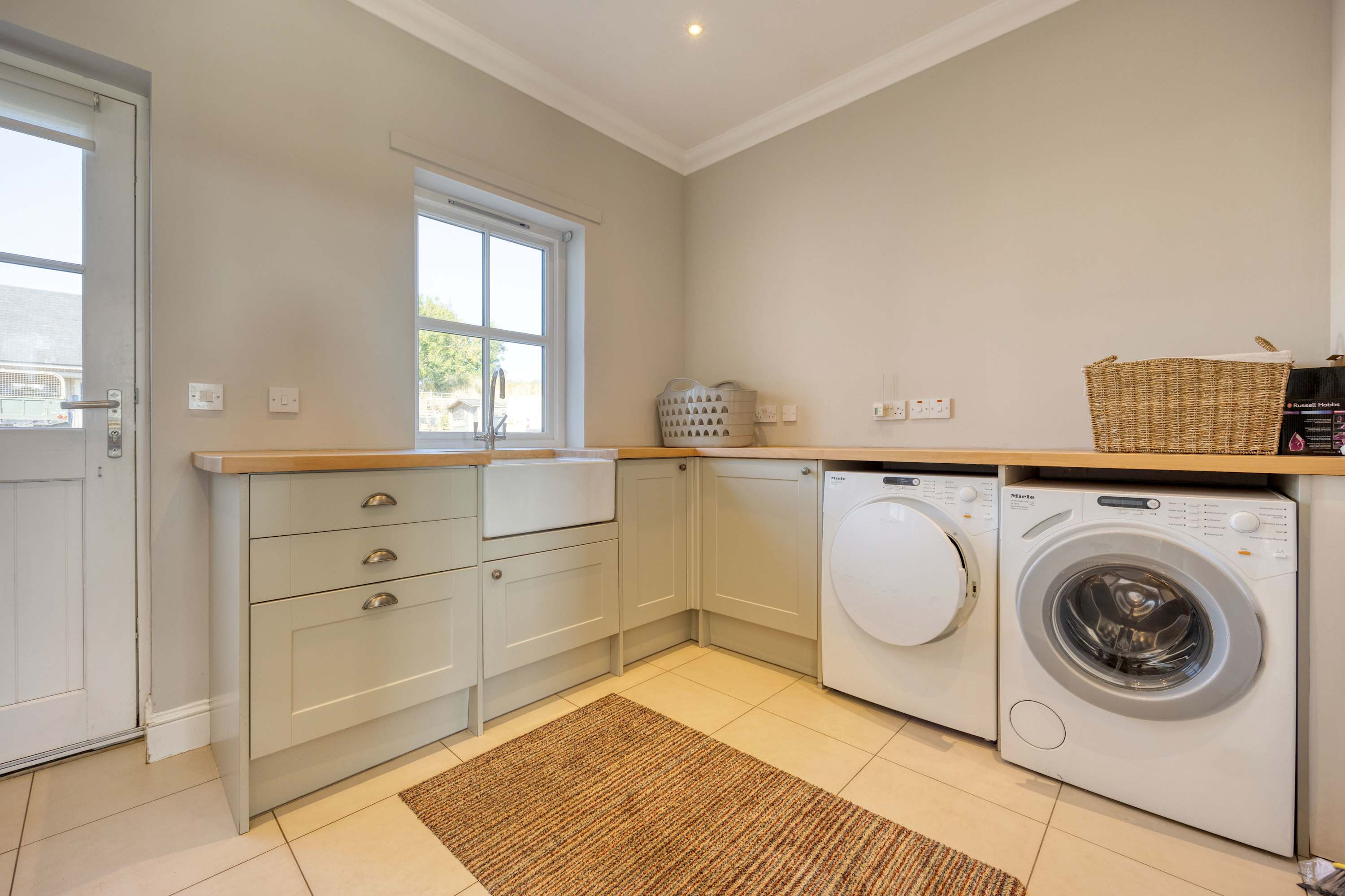 Farmhouse Retreat with Large Hot Tub in Drumcross Farmhouse, Drumcross Road PA7 5NU - Property image 27 - VivreStays