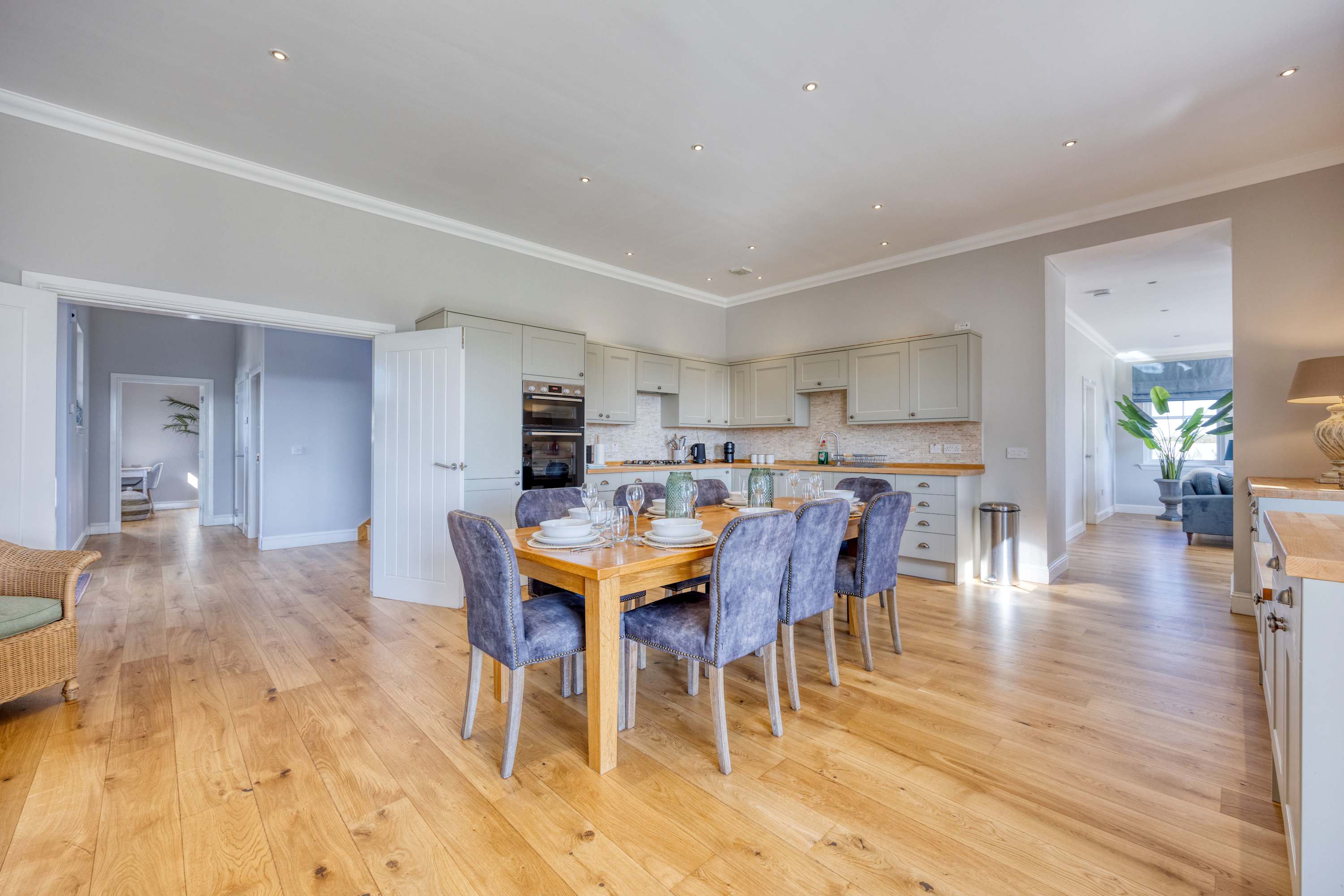 Farmhouse Retreat with Large Hot Tub in Drumcross Farmhouse, Drumcross Road PA7 5NU - Property image 16 - VivreStays