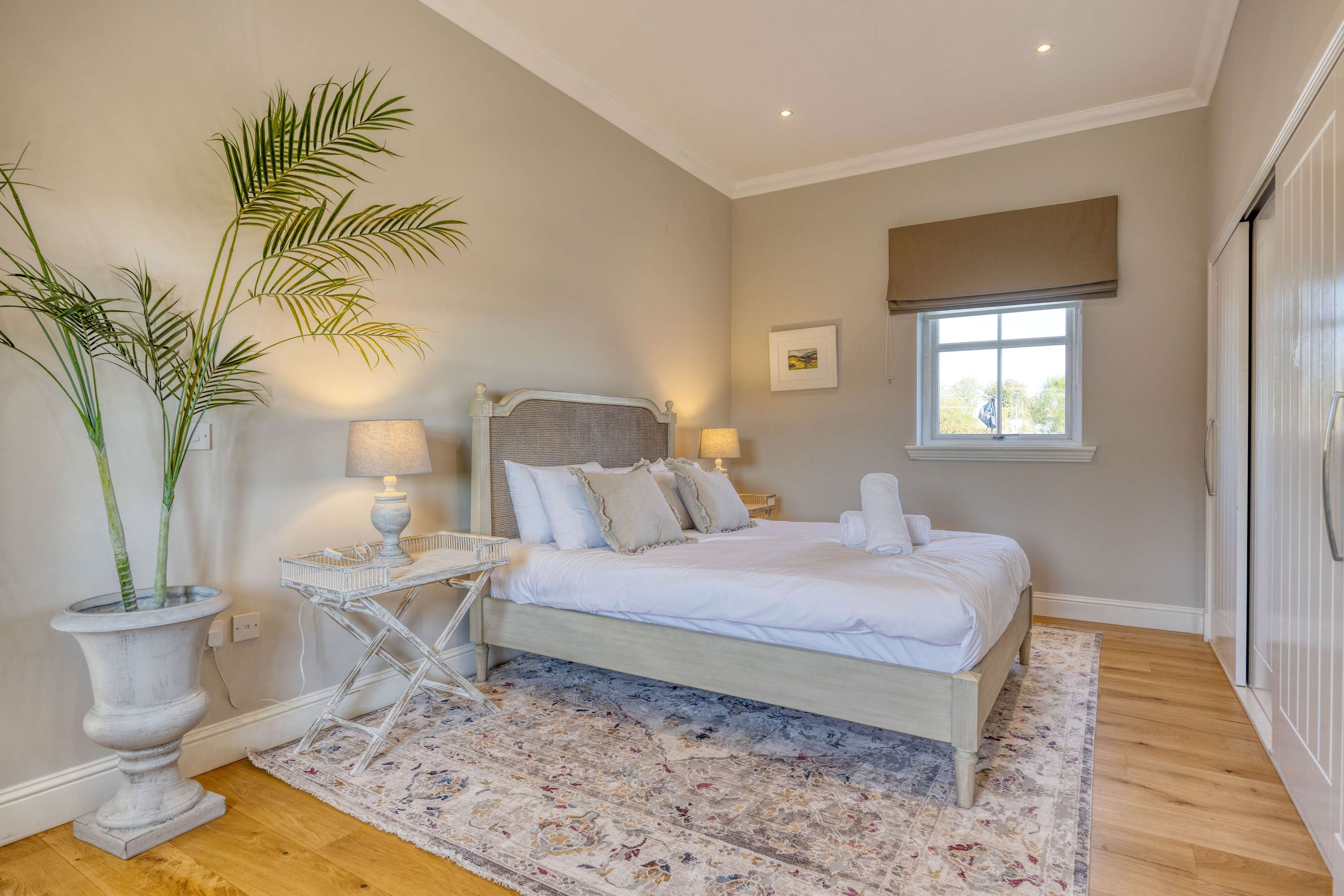 Farmhouse Retreat with Large Hot Tub in Drumcross Farmhouse, Drumcross Road PA7 5NU - Property image 8 - VivreStays