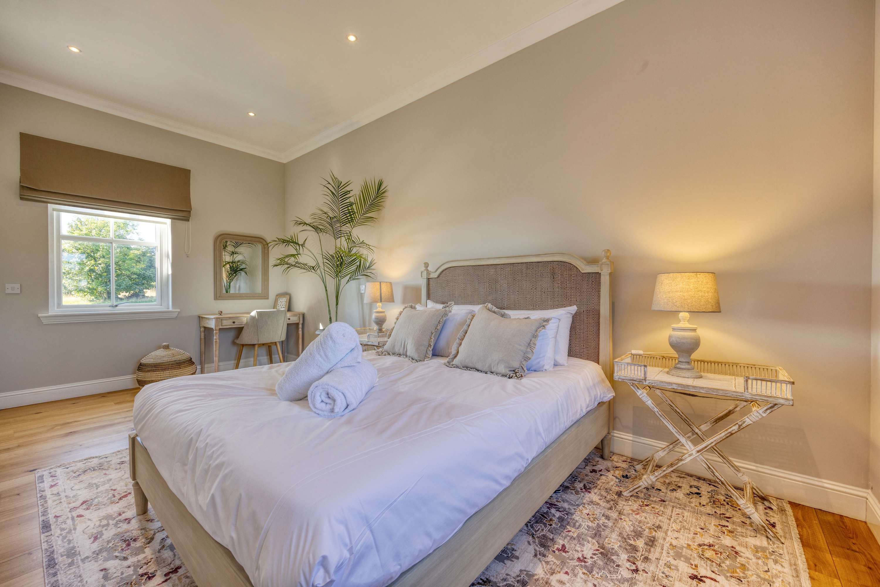 Farmhouse Retreat with Large Hot Tub in Drumcross Farmhouse, Drumcross Road PA7 5NU - Property image 9 - VivreStays