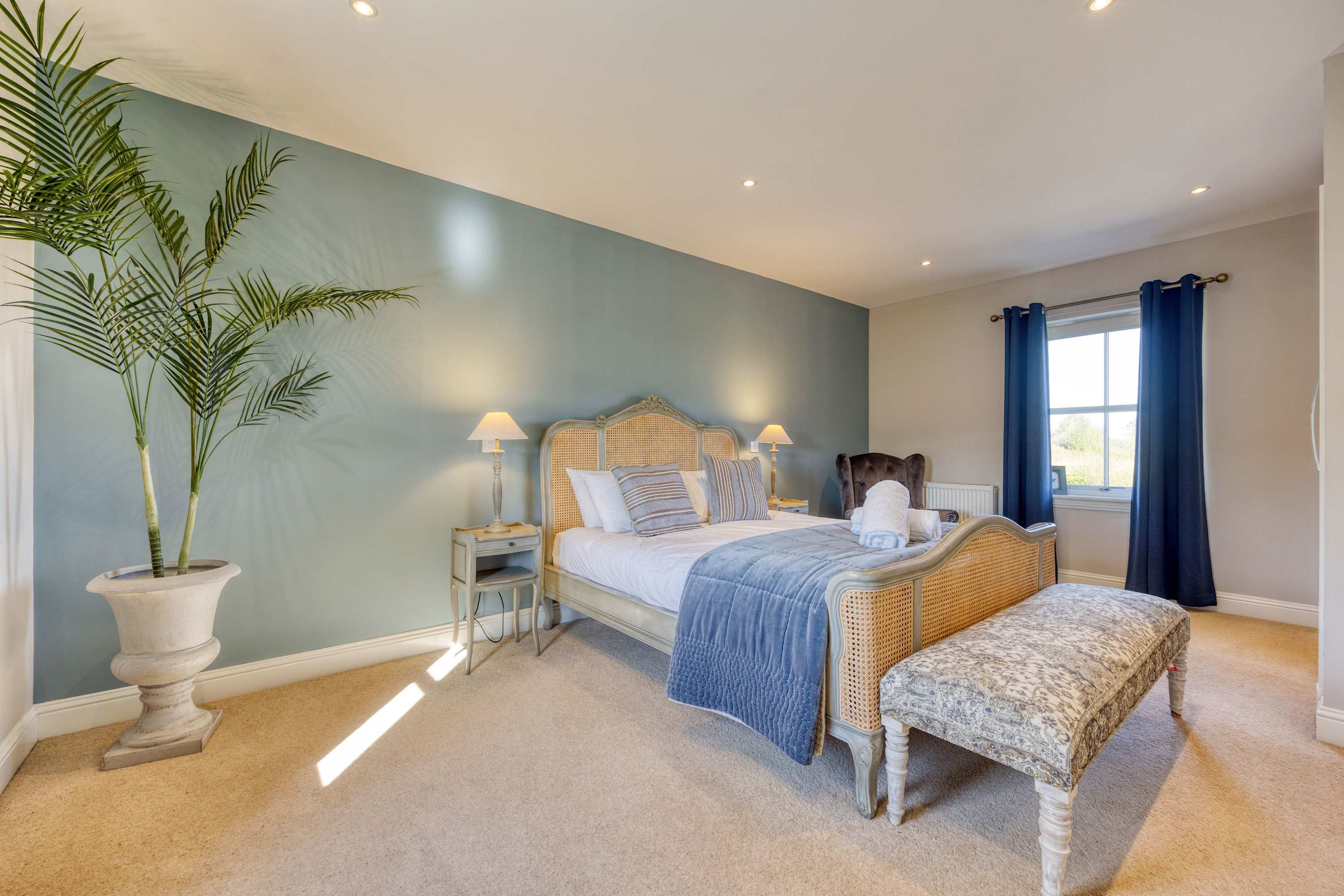 Farmhouse Retreat with Large Hot Tub in Drumcross Farmhouse, Drumcross Road PA7 5NU - Property image 5 - VivreStays