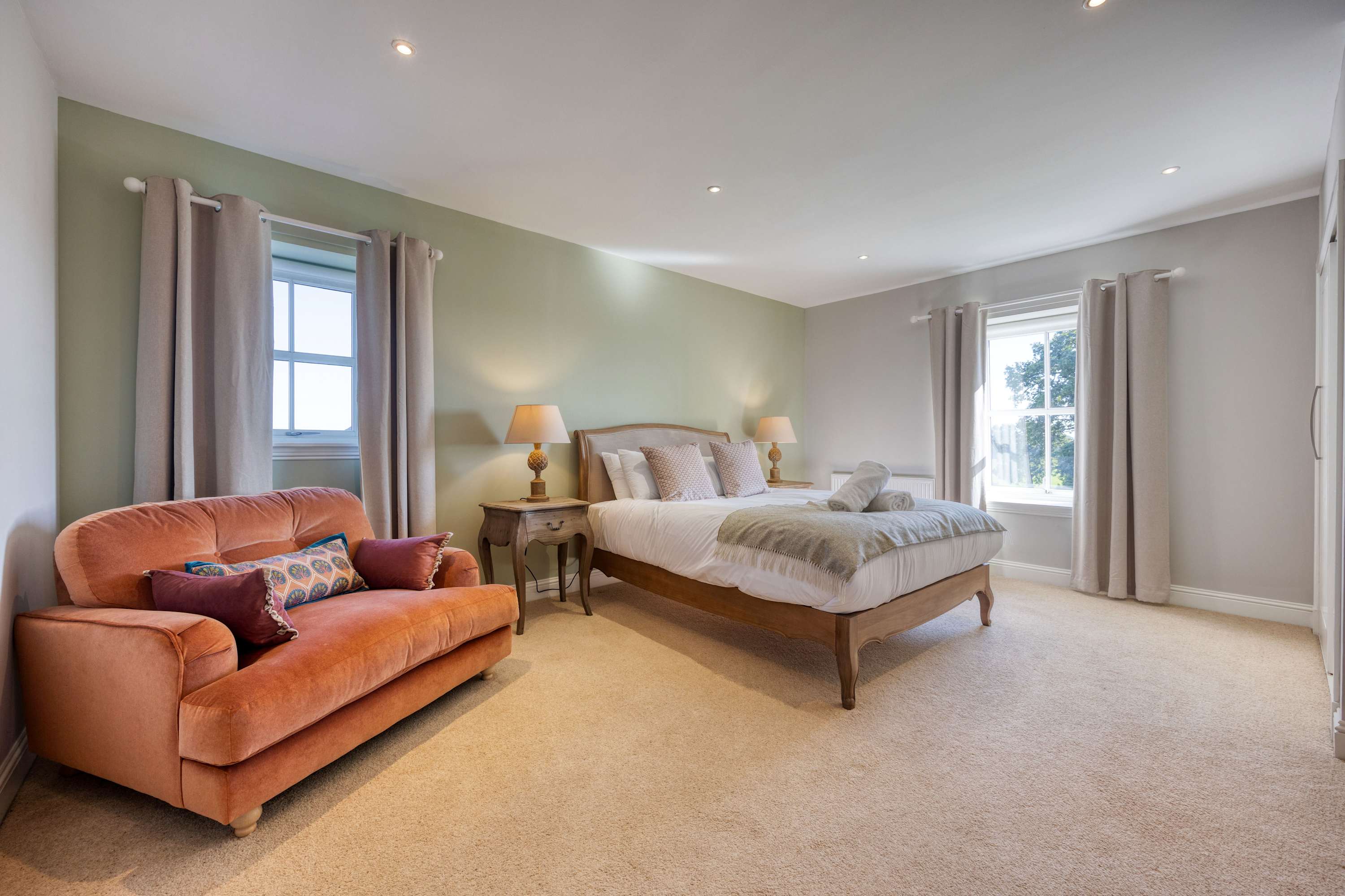 Farmhouse Retreat with Large Hot Tub in Drumcross Farmhouse, Drumcross Road PA7 5NU - Property image 22 - VivreStays