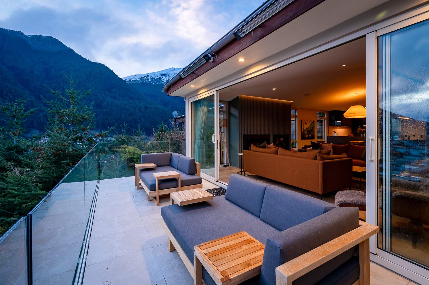 Stunning Outdoor Living with Lake Wakatipu Views

Relax on the spacious balcony with panoramic views of Lake Wakatipu and Queenstown’s majestic mountains. Perfect for soaking in the scenery after a day of skiing or mountain biking.