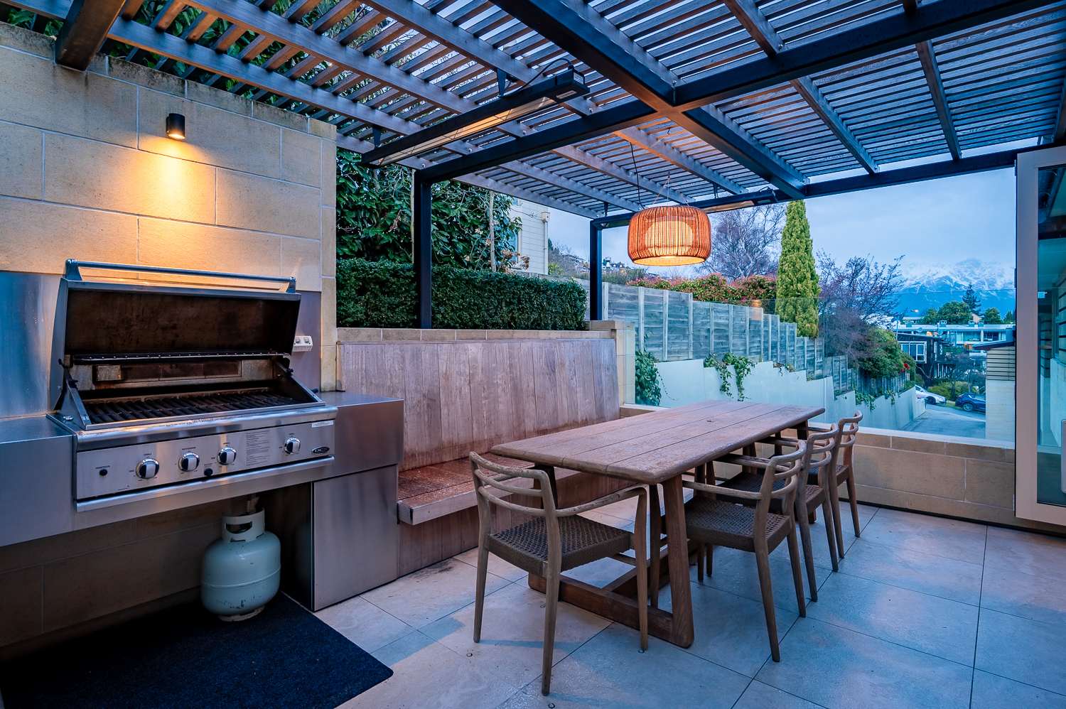 Well-Equipped BBQ Area for Outdoor Cooking
Featuring a high-quality grill and ample counter space, this outdoor BBQ area is ideal for preparing meals and gathering with friends. A functional and inviting space for casual dining.