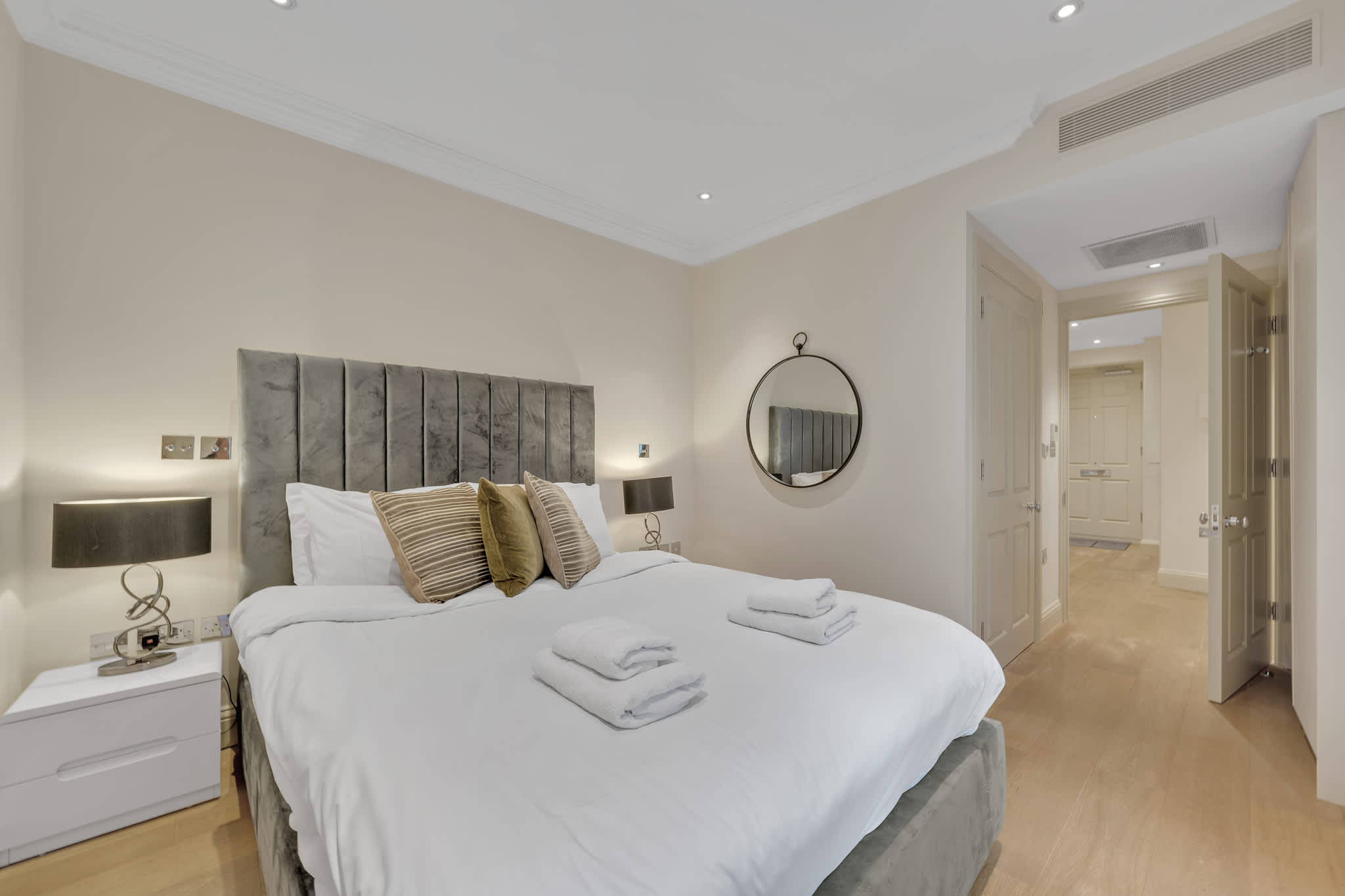 Luxury Four-Bedroom House in Mayfair in Shepherd Street W1J - Property image 4 - VivreStays