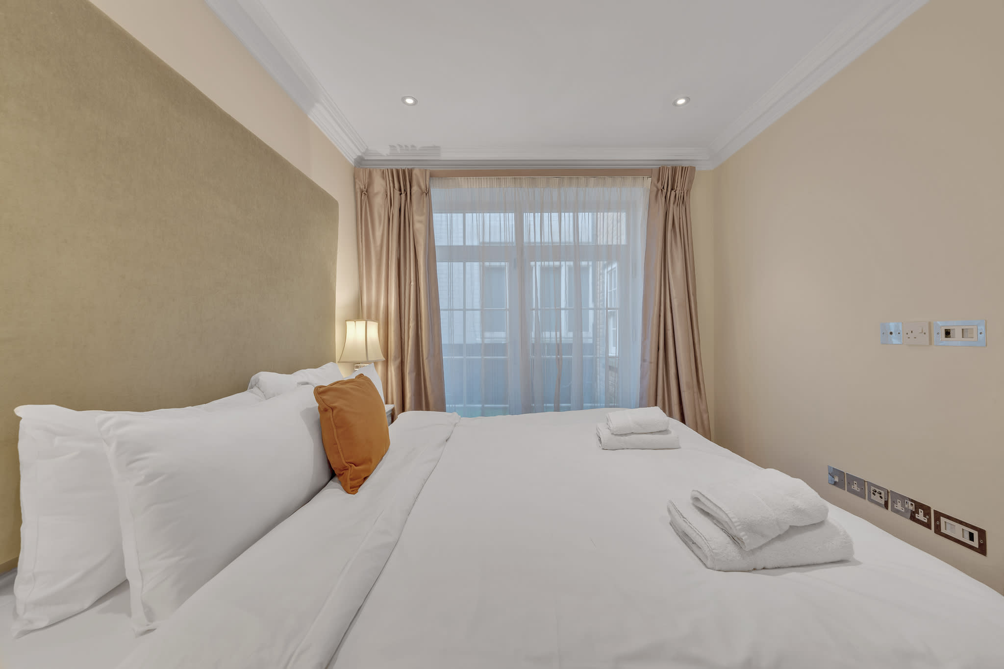 Luxury Four-Bedroom House in Mayfair in Shepherd Street W1J - Property image 7 - VivreStays