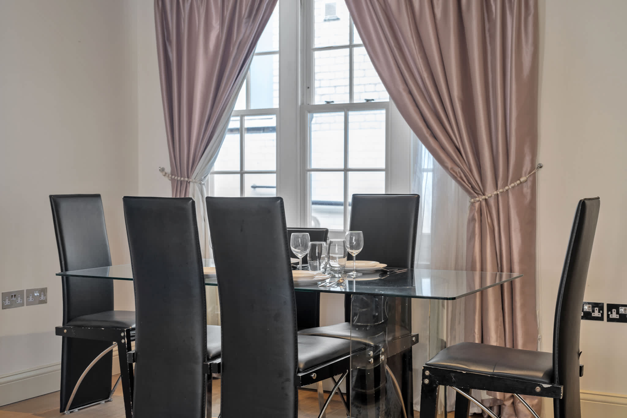 Luxury Four-Bedroom House in Mayfair in Shepherd Street W1J - Property image 12 - VivreStays
