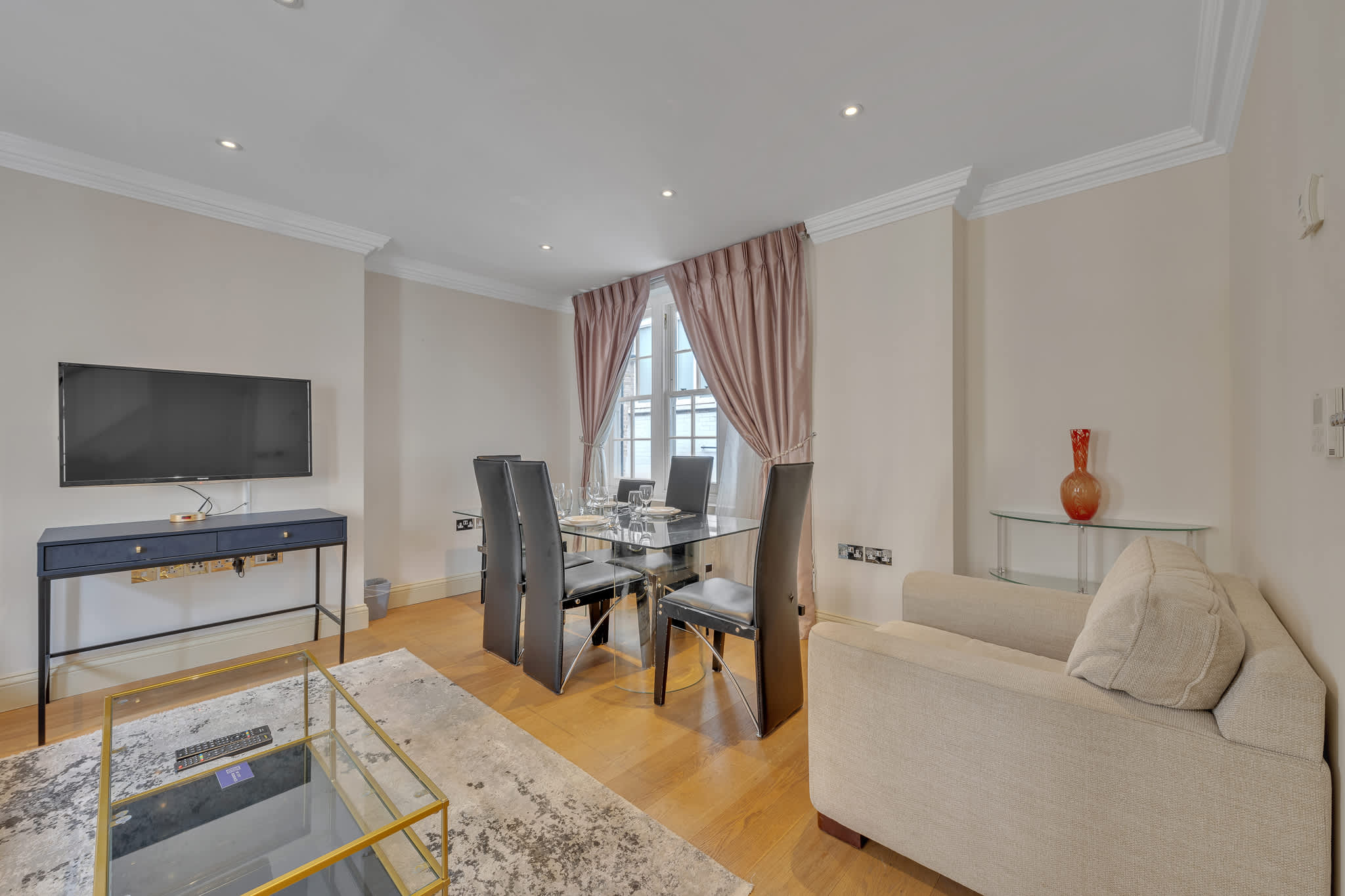 Luxury Four-Bedroom House in Mayfair in Shepherd Street W1J - Property image 19 - VivreStays