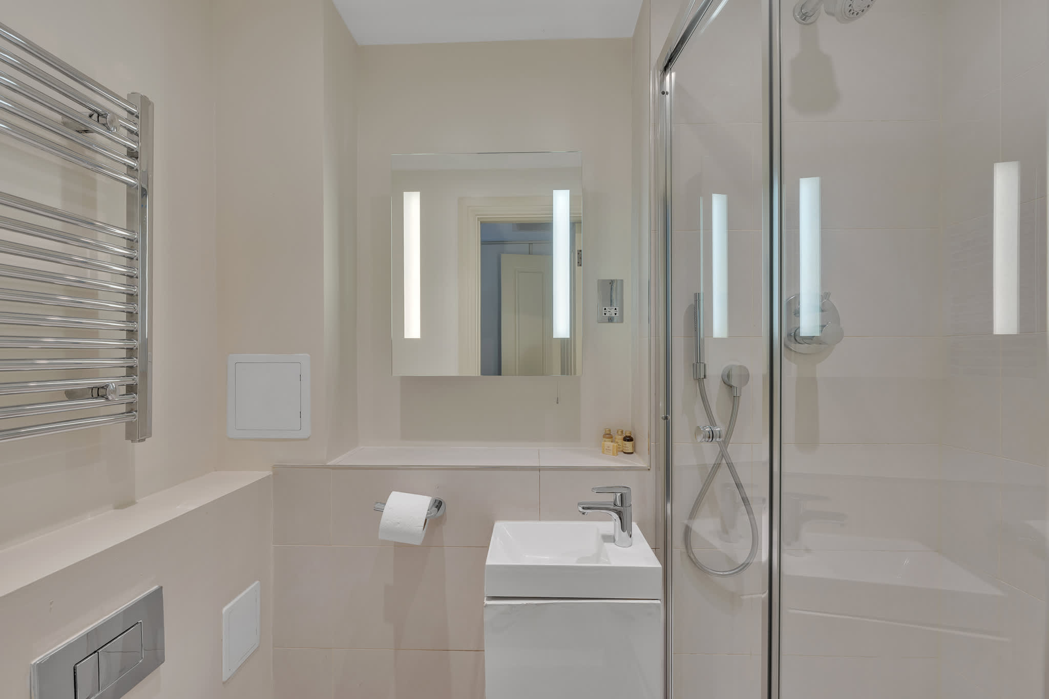 Luxury Four-Bedroom House in Mayfair in Shepherd Street W1J - Property image 18 - VivreStays