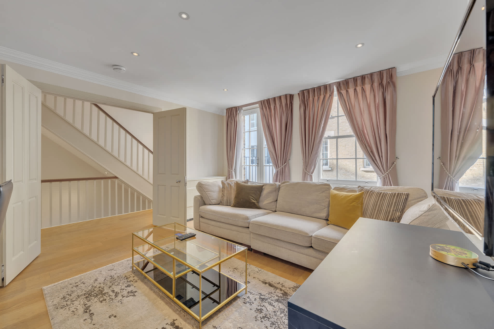 Luxury Four-Bedroom House in Mayfair in Shepherd Street W1J - Property image 21 - VivreStays