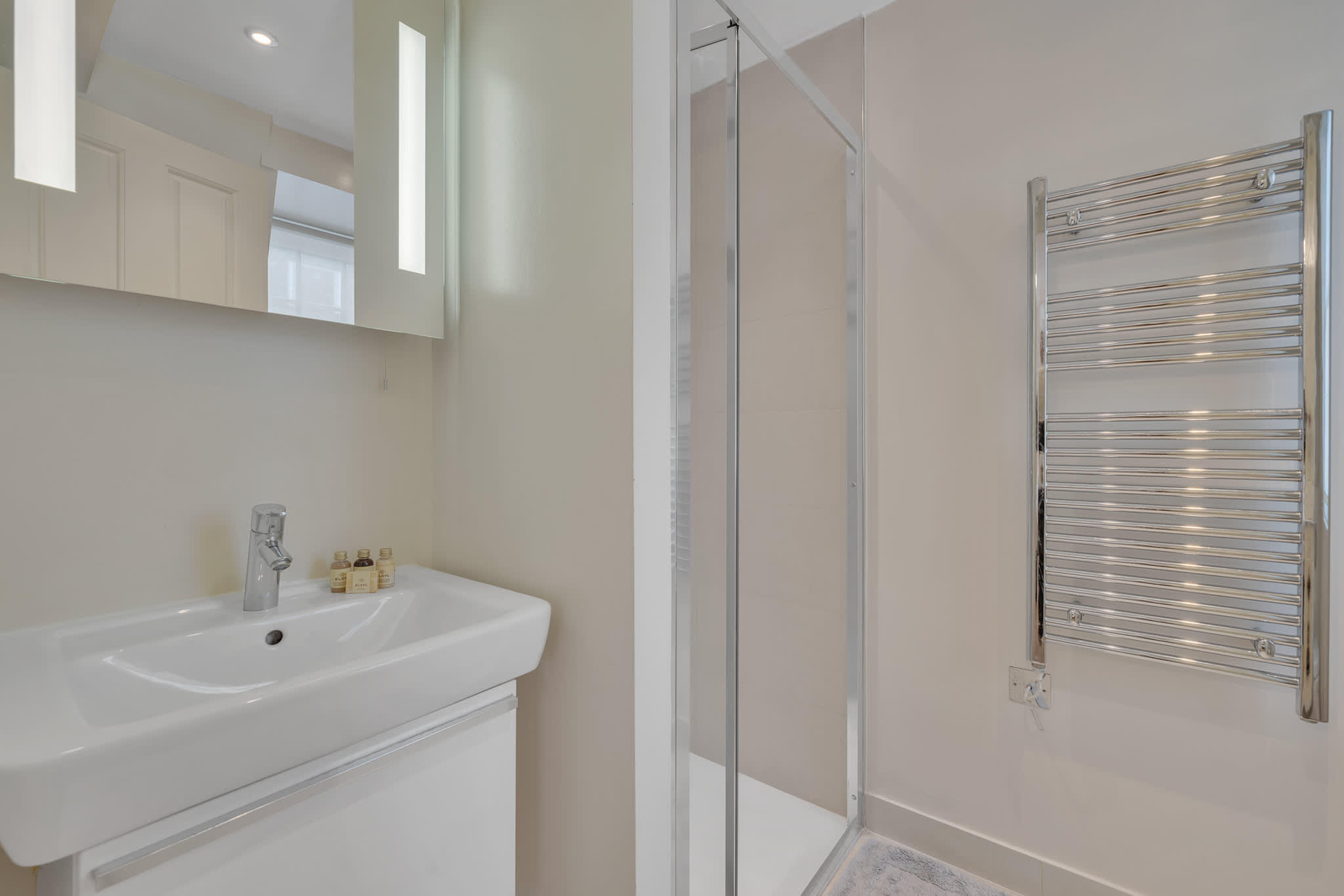 Luxury Four-Bedroom House in Mayfair in Shepherd Street W1J - Property image 26 - VivreStays
