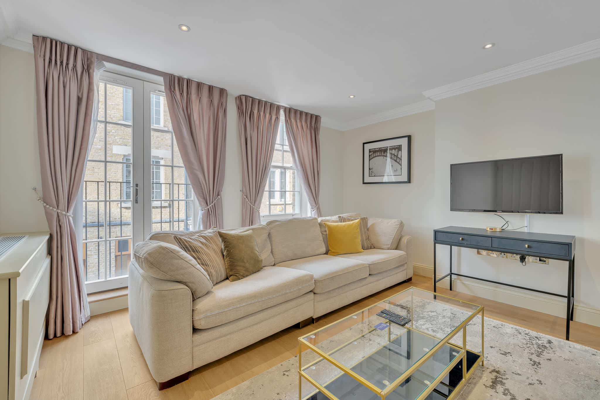 Luxury Four-Bedroom House in Mayfair serviced apartment - UK - VivreStays