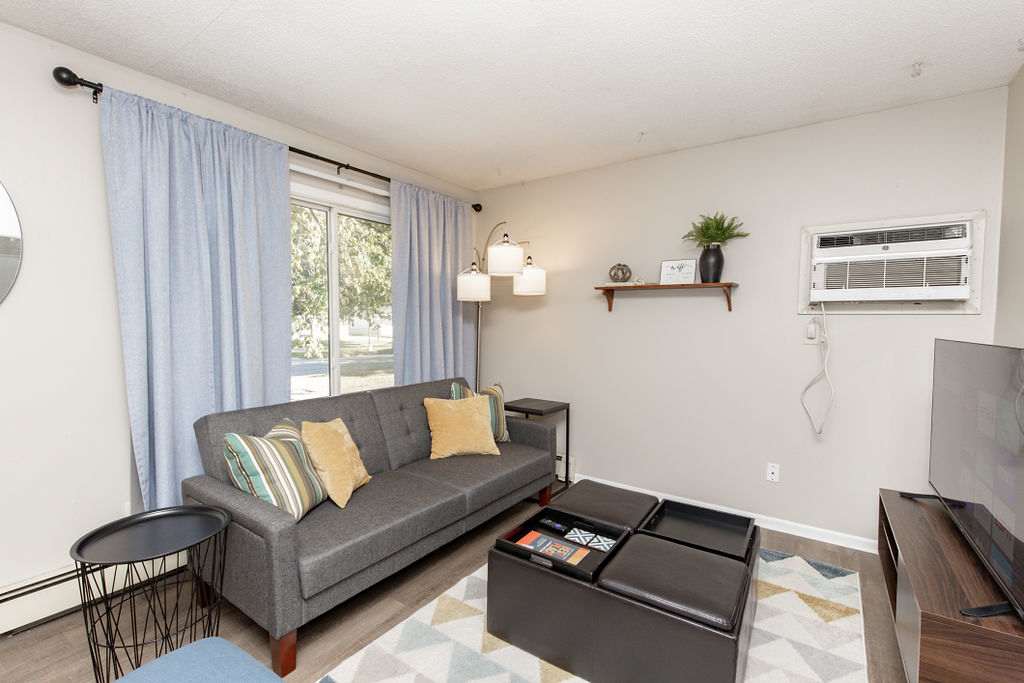 NEW Cozy 2-bedroom, sleeps 6!