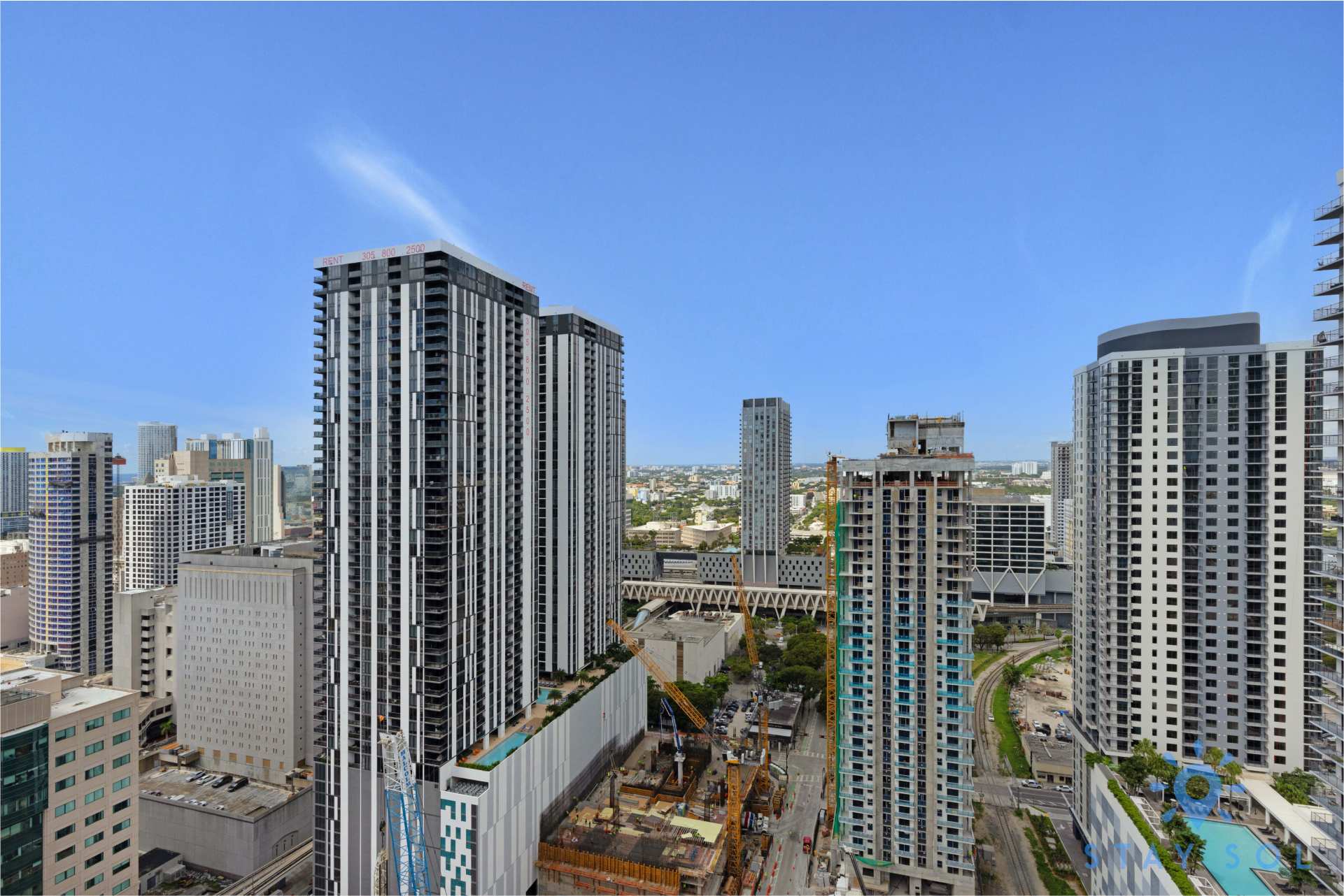 Modern 1BR Oasis with Pool & Gym Access