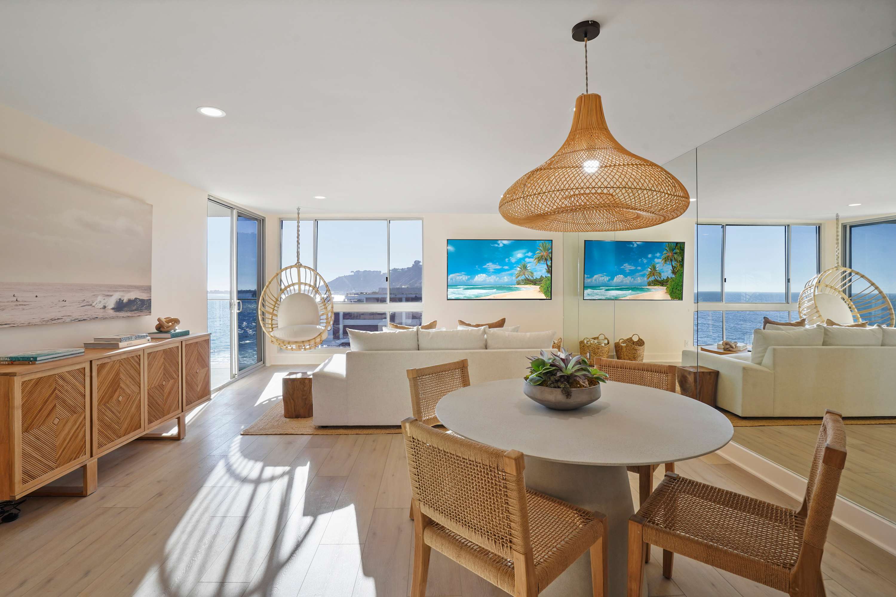 Elegant dining with ocean views—sit back and make every meal special.