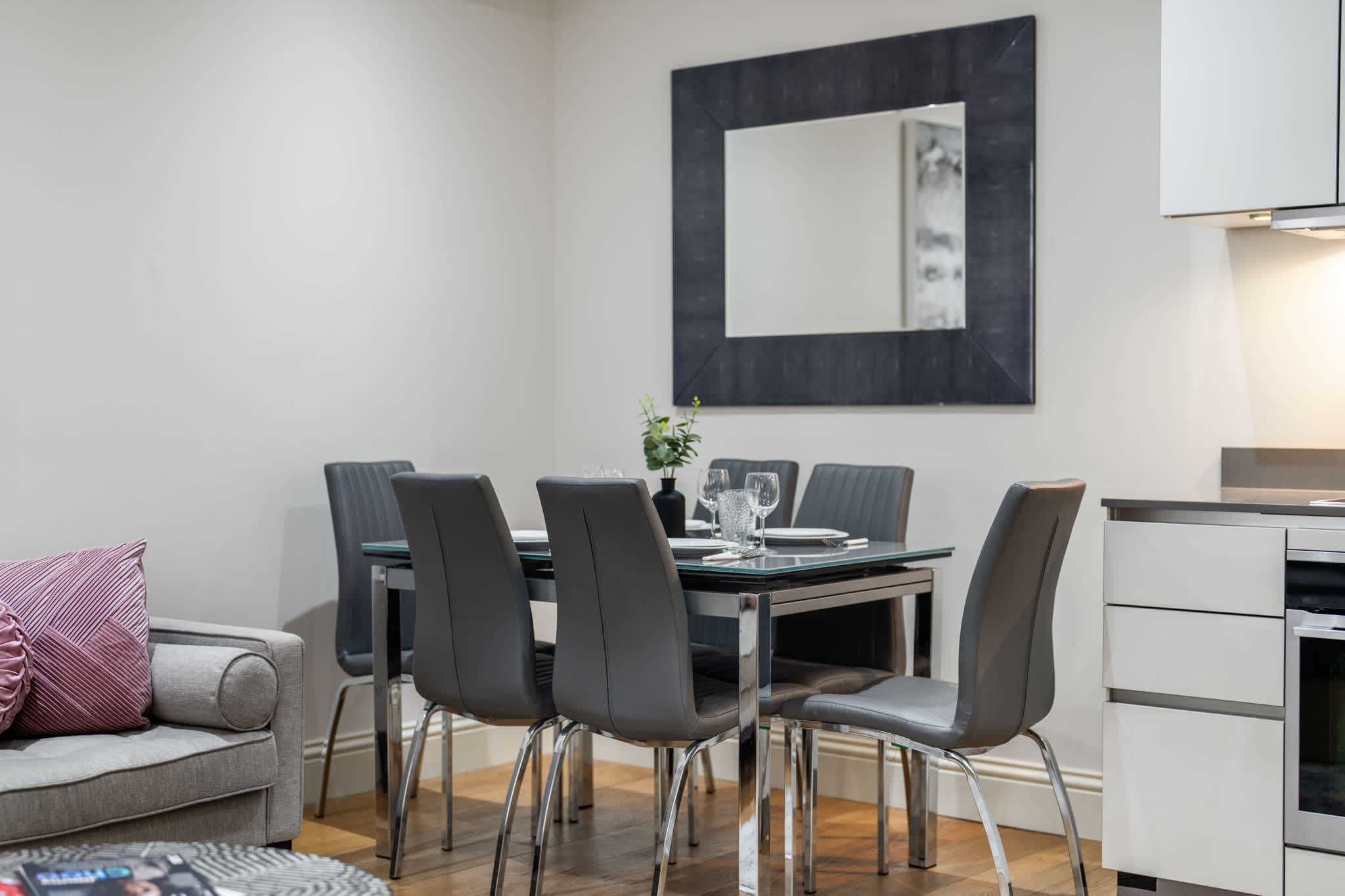 Tranquille Mayfair House in Shepherd Street W1J - Property image 12 - VivreStays