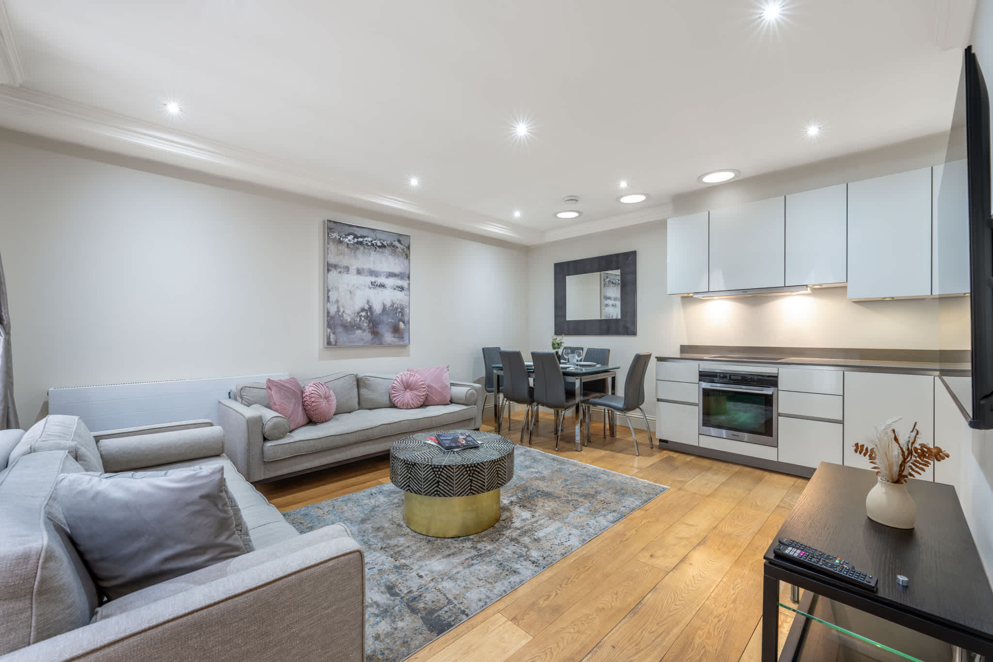 Tranquille Mayfair House in Shepherd Street W1J - Property image 11 - VivreStays