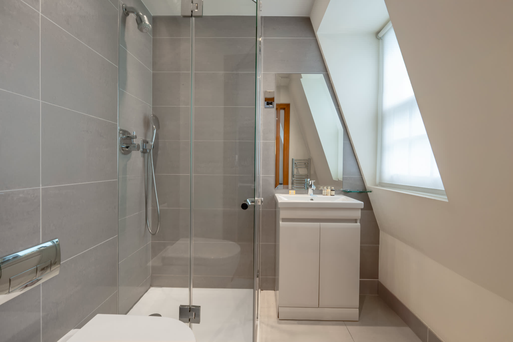 Tranquille Mayfair House in Shepherd Street W1J - Property image 18 - VivreStays
