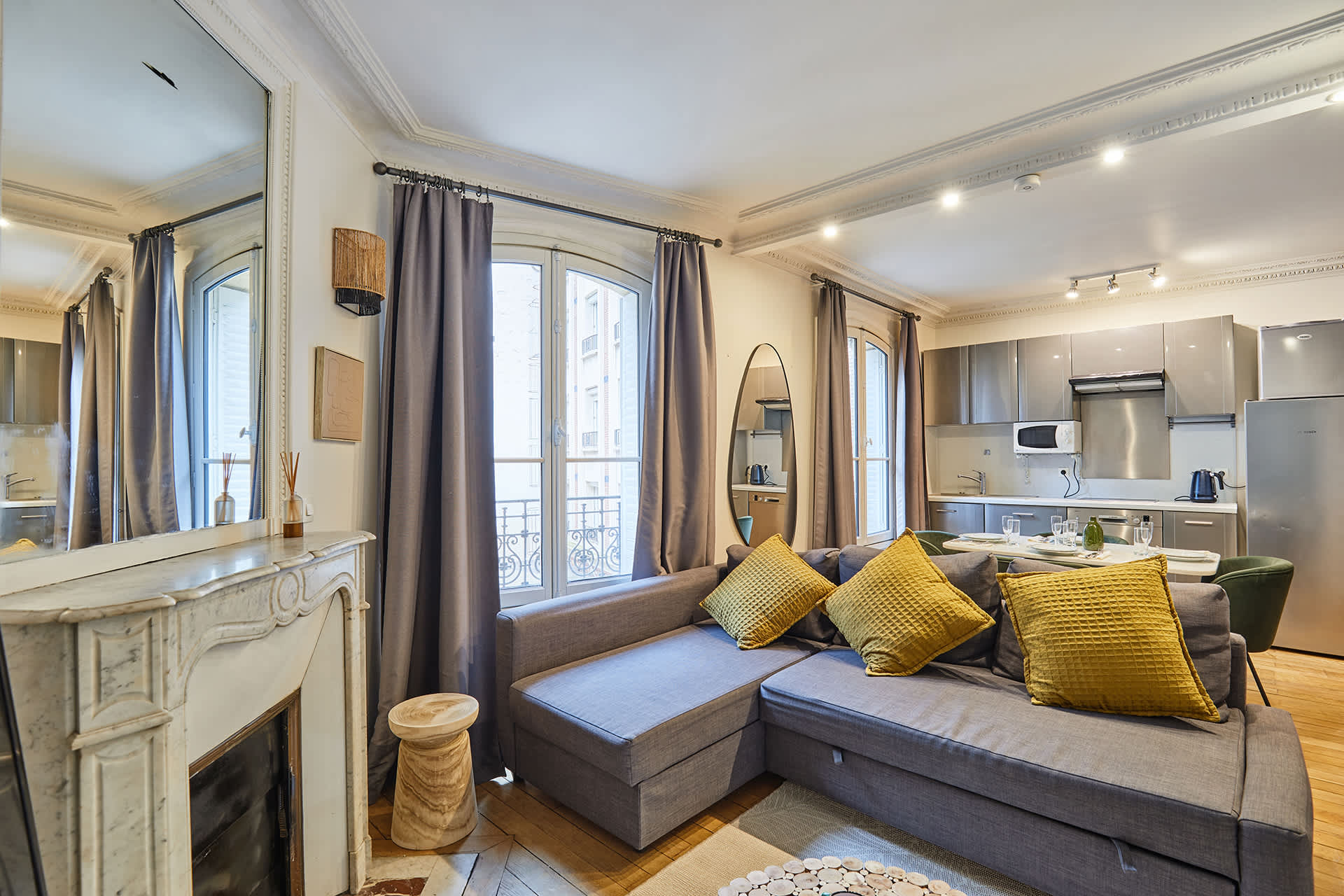 Charming Apartment Center of Paris by Studio Prestige — Paris, Île-de-France — vacation rental