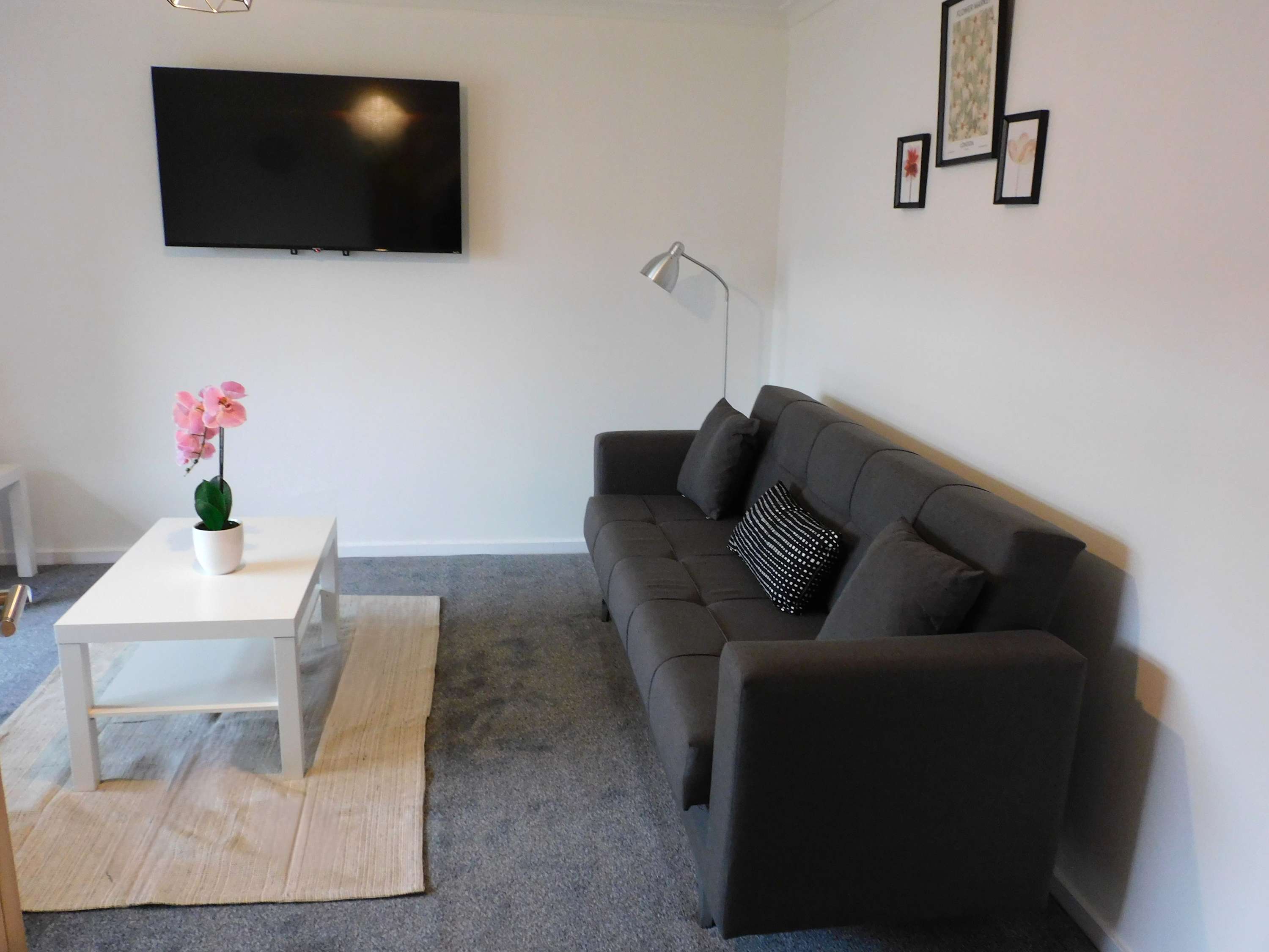 Newly refurbished 3 bedroom home in East Kilbride - 52