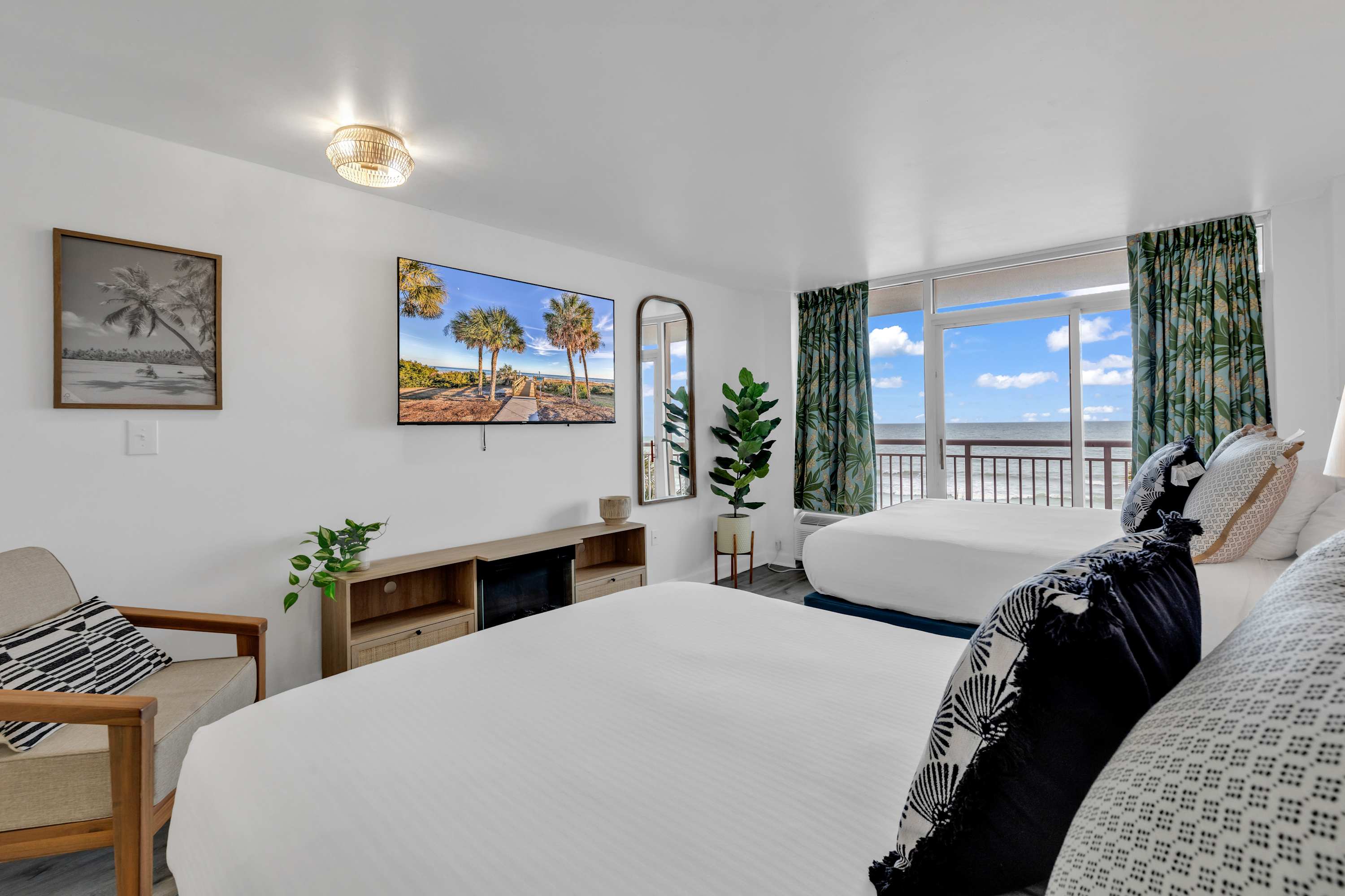 Oceanfront Family Friendly Condo with Pools