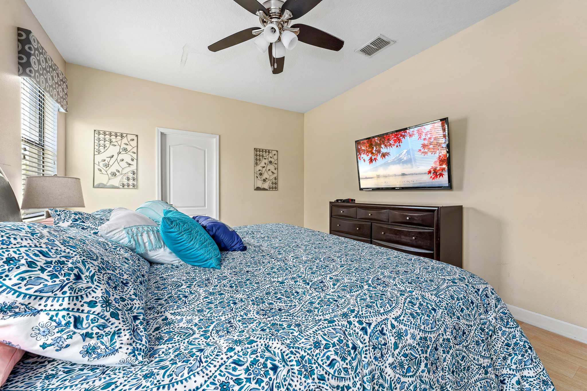 Bedroom w/ bed and TV, ideal for unwinding at night.