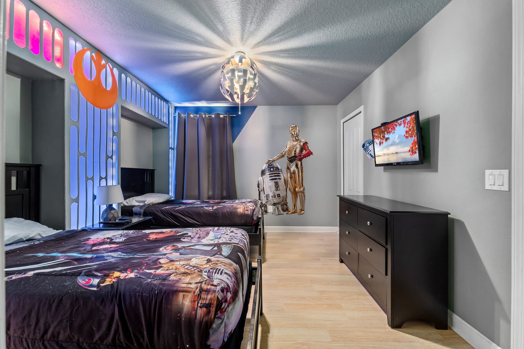Themed bedroom w/ dramatic lighting and a bed for a fun stay.