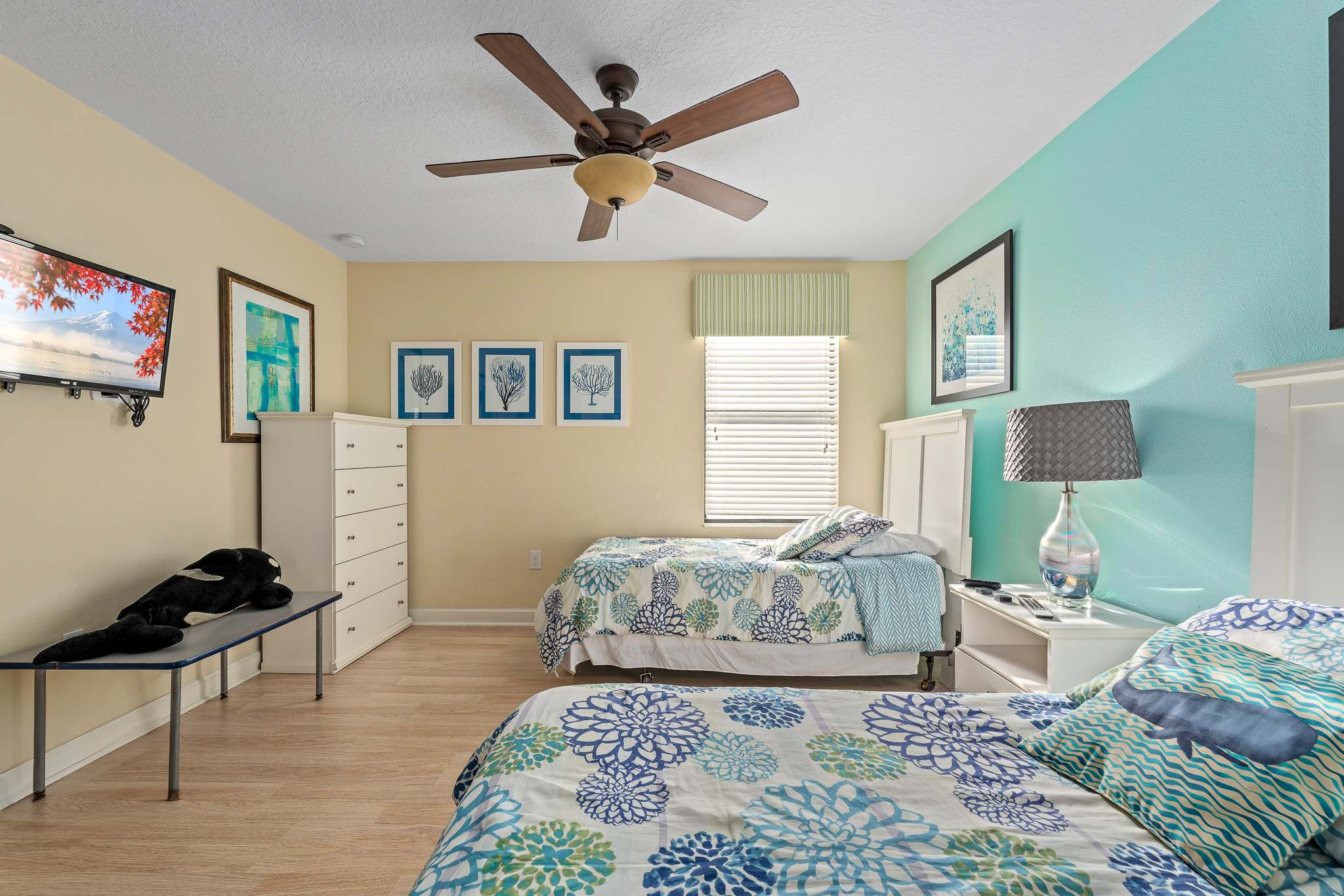 Bedroom w/ bed and TV, perfect for laid-back evenings.