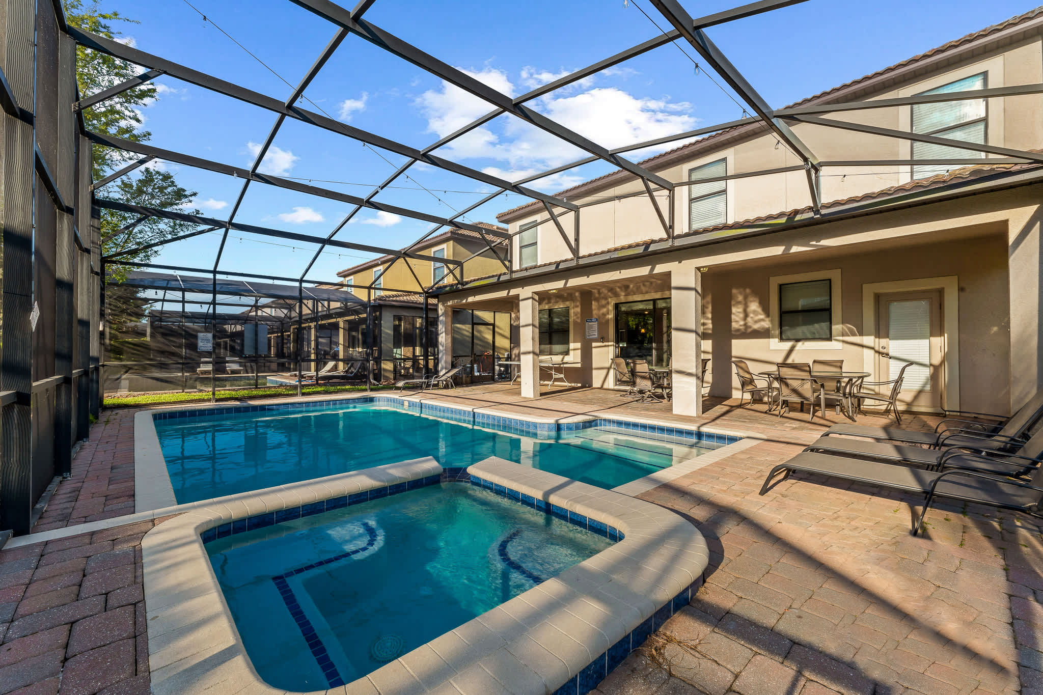 Family villa w/ pool, hot tub & game room