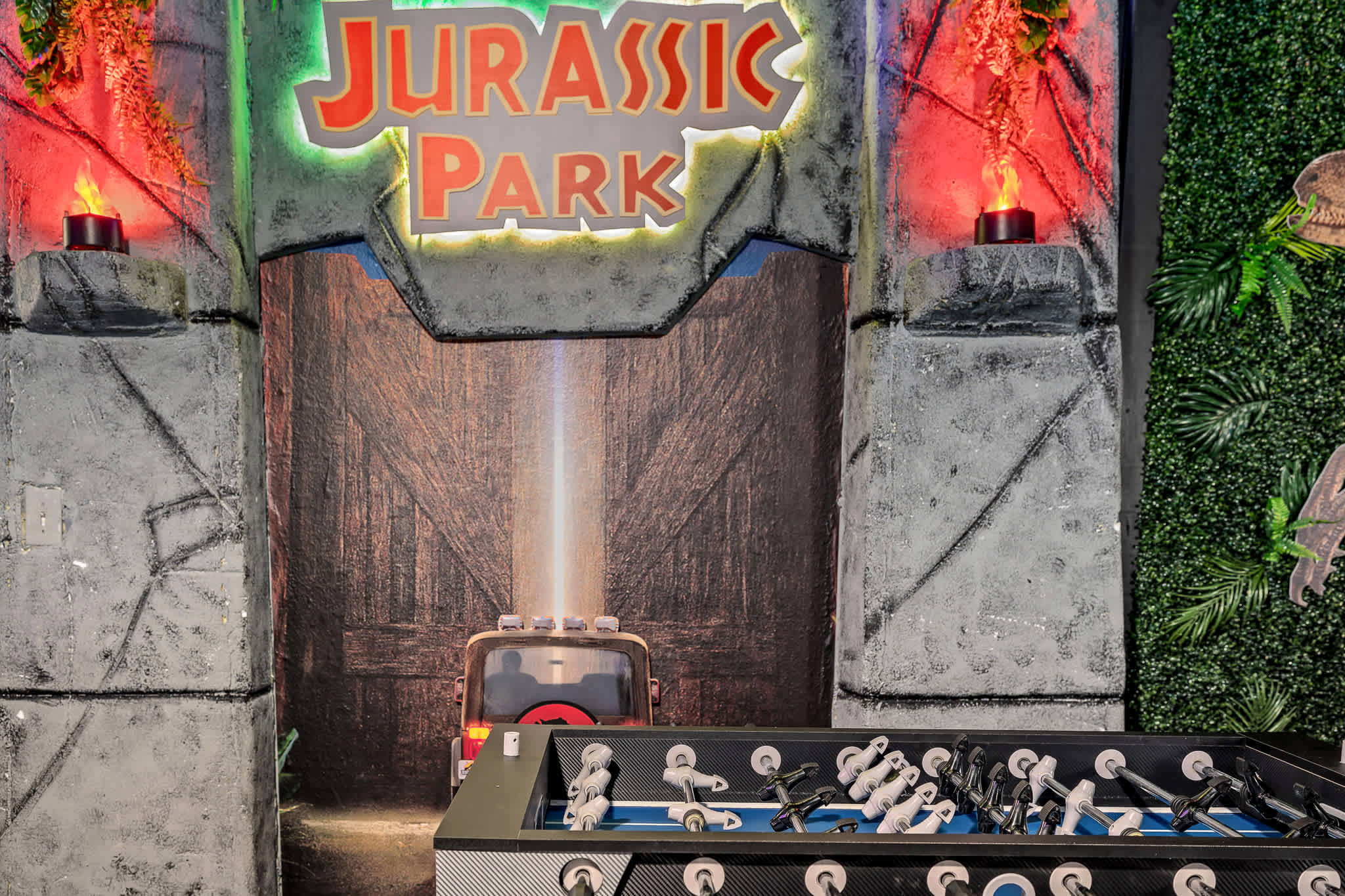 Themed room inspired by dinosaurs, adding a fun touch to the stay.