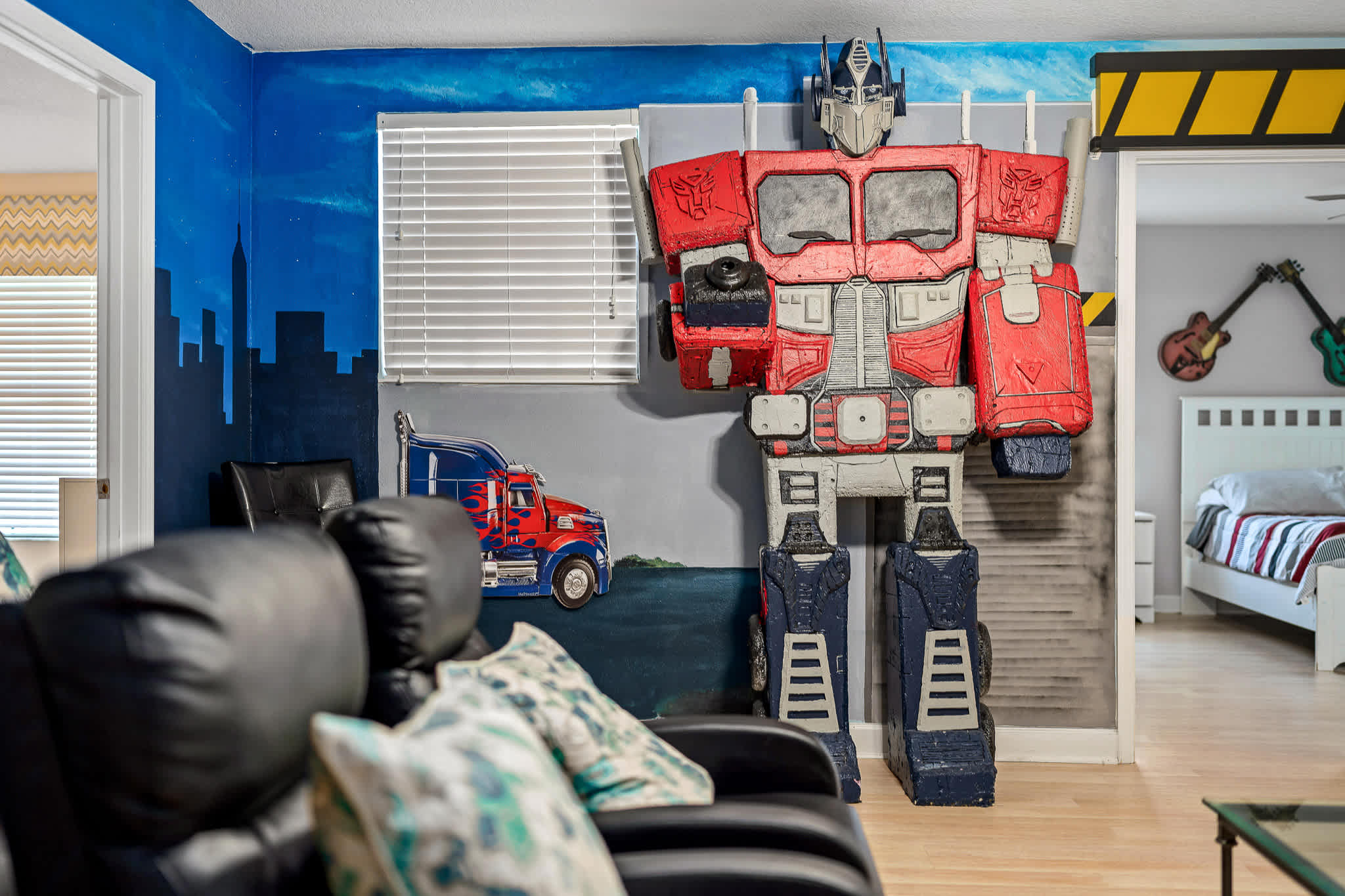 Game room w/ seating and arcade machines, great for group fun.