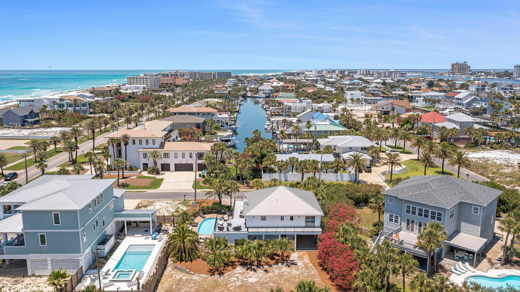 Beach Views, Water Taxi, Pool | The White Pearl