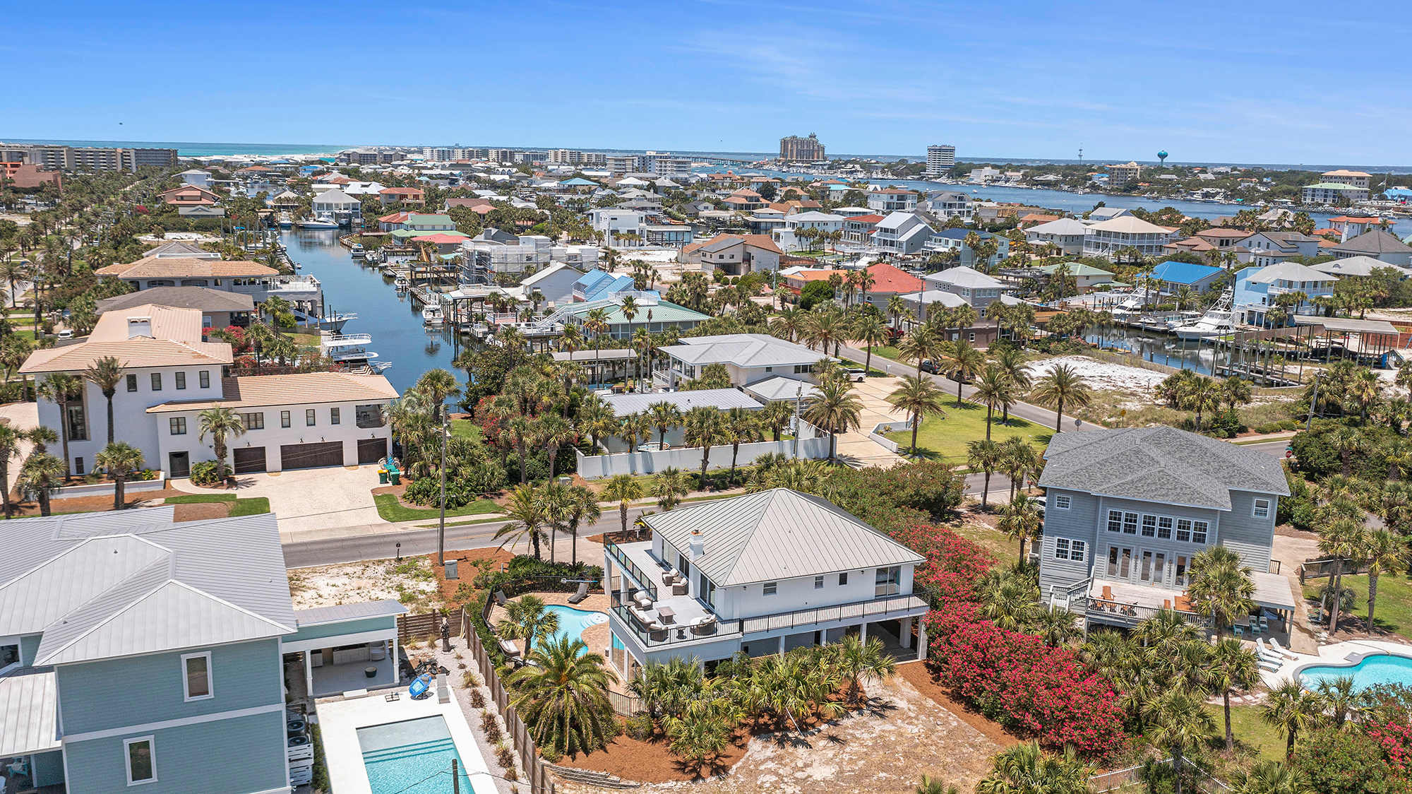 Beach Views, Water Taxi, Pool | The White Pearl