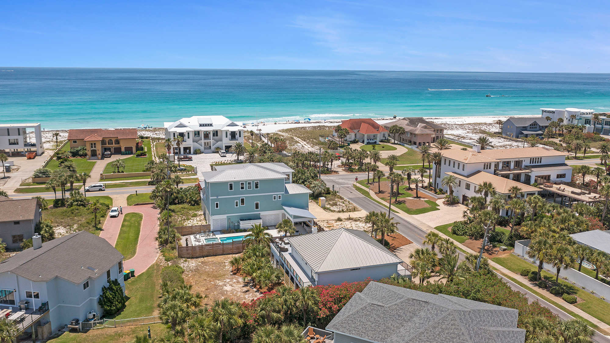 Beach Views, Water Taxi, Pool | The White Pearl