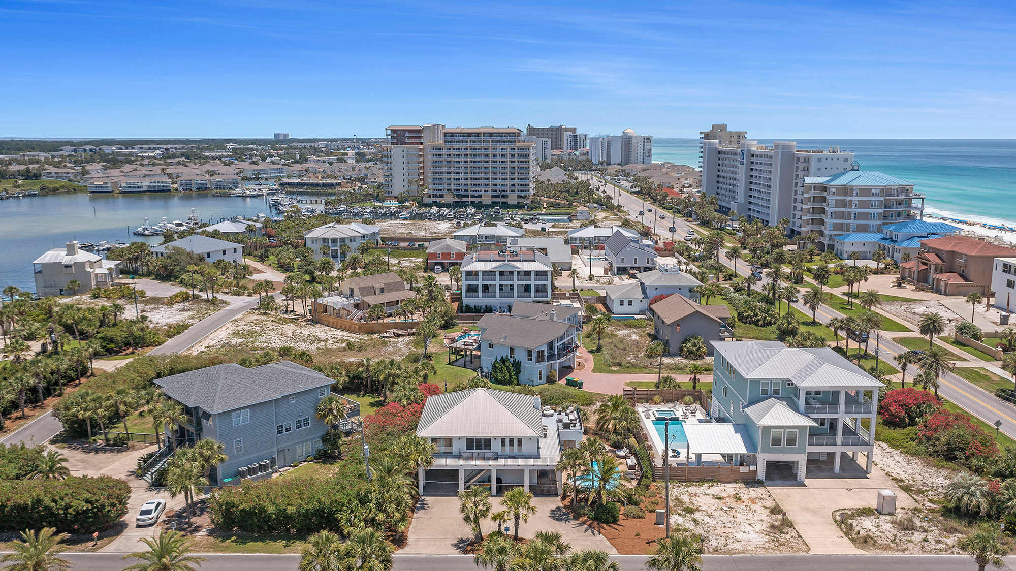 Beach Views, Water Taxi, Pool | The White Pearl