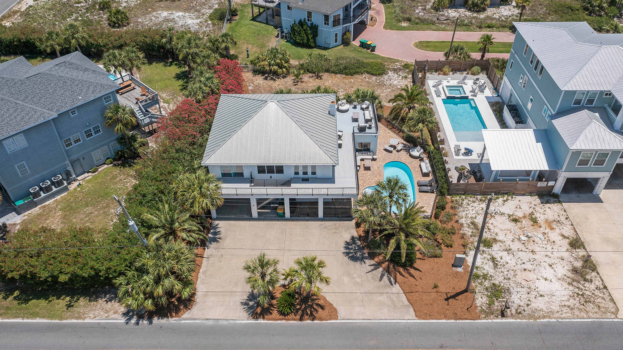 Beach Views, Water Taxi, Pool | The White Pearl