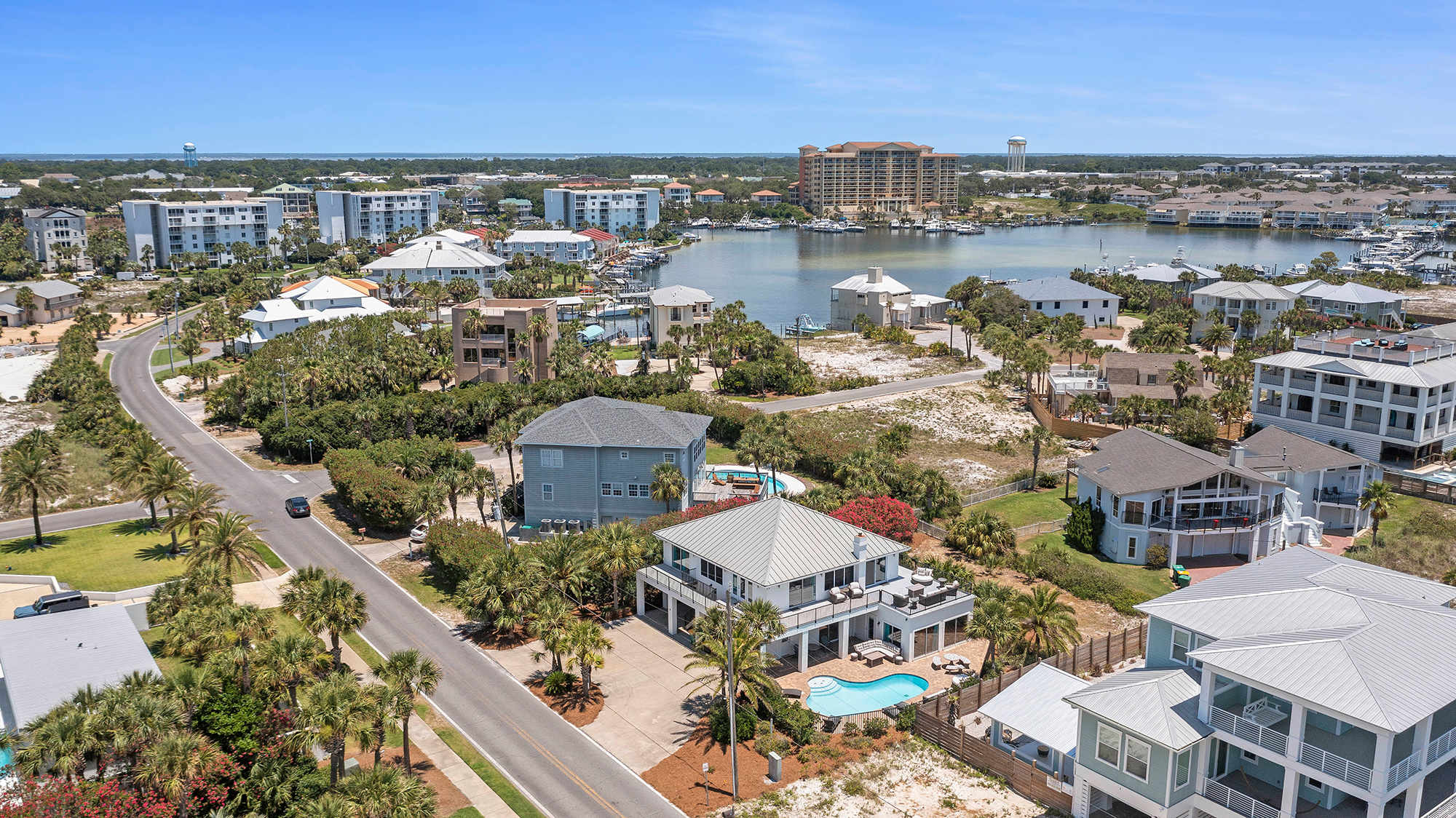 Beach Views, Water Taxi, Pool | The White Pearl