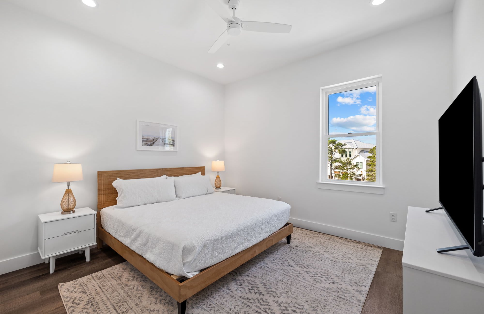 Pool & HotTub, Elevator | Seagrove Palace