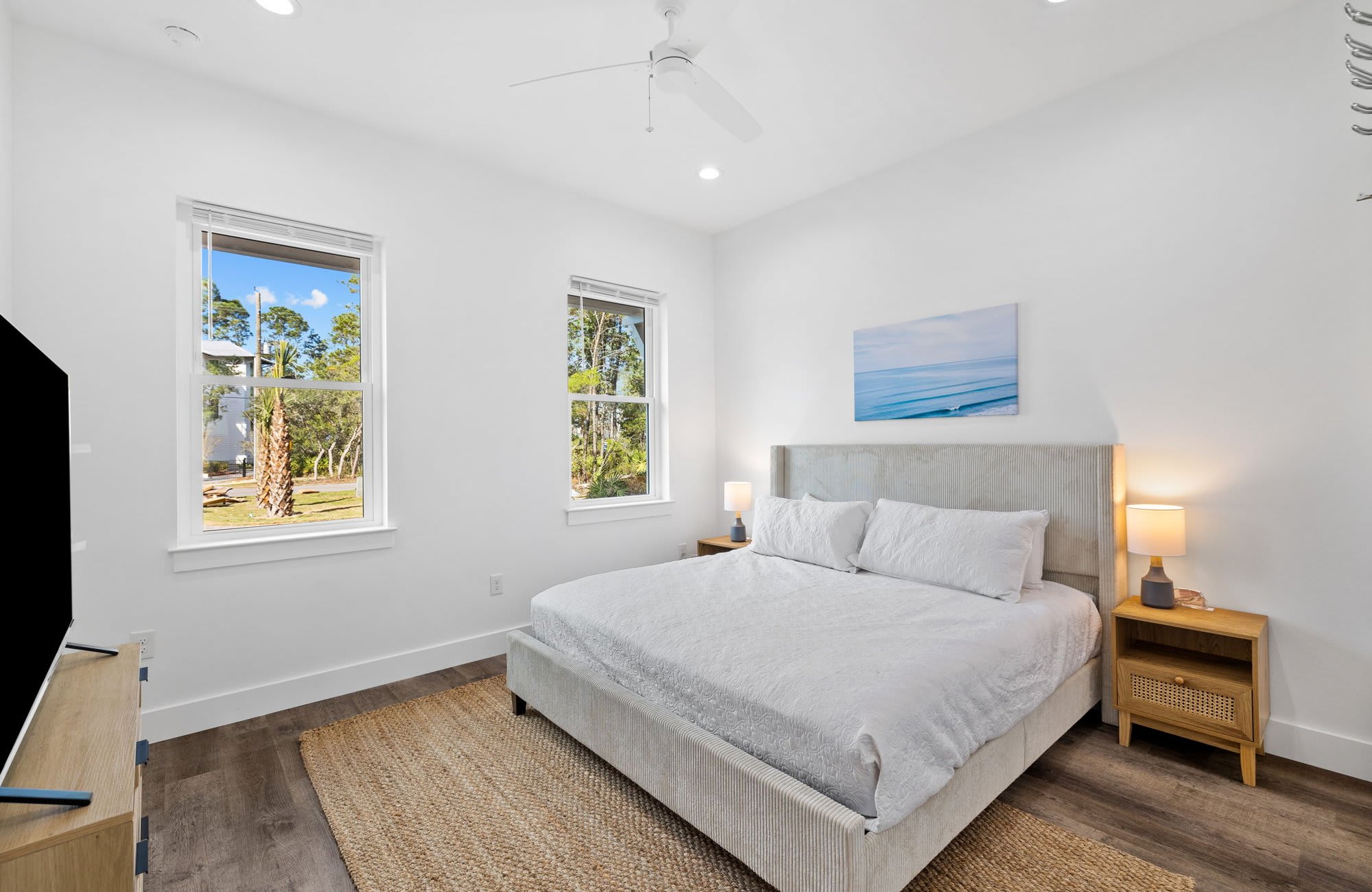 Pool & HotTub, Elevator | Seagrove Palace