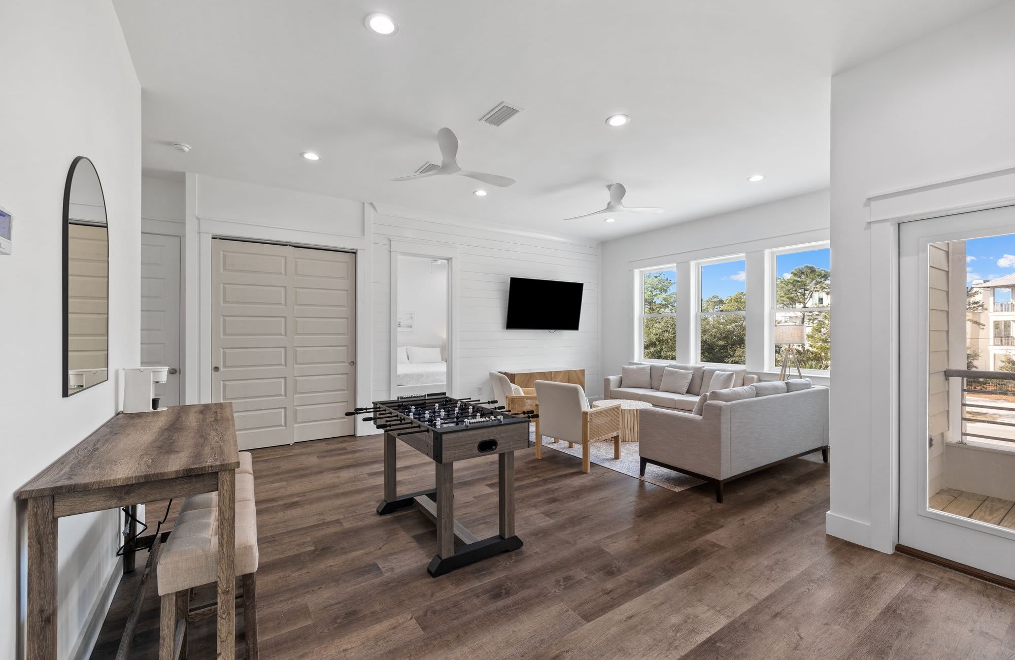 Pool & HotTub, Elevator | Seagrove Palace