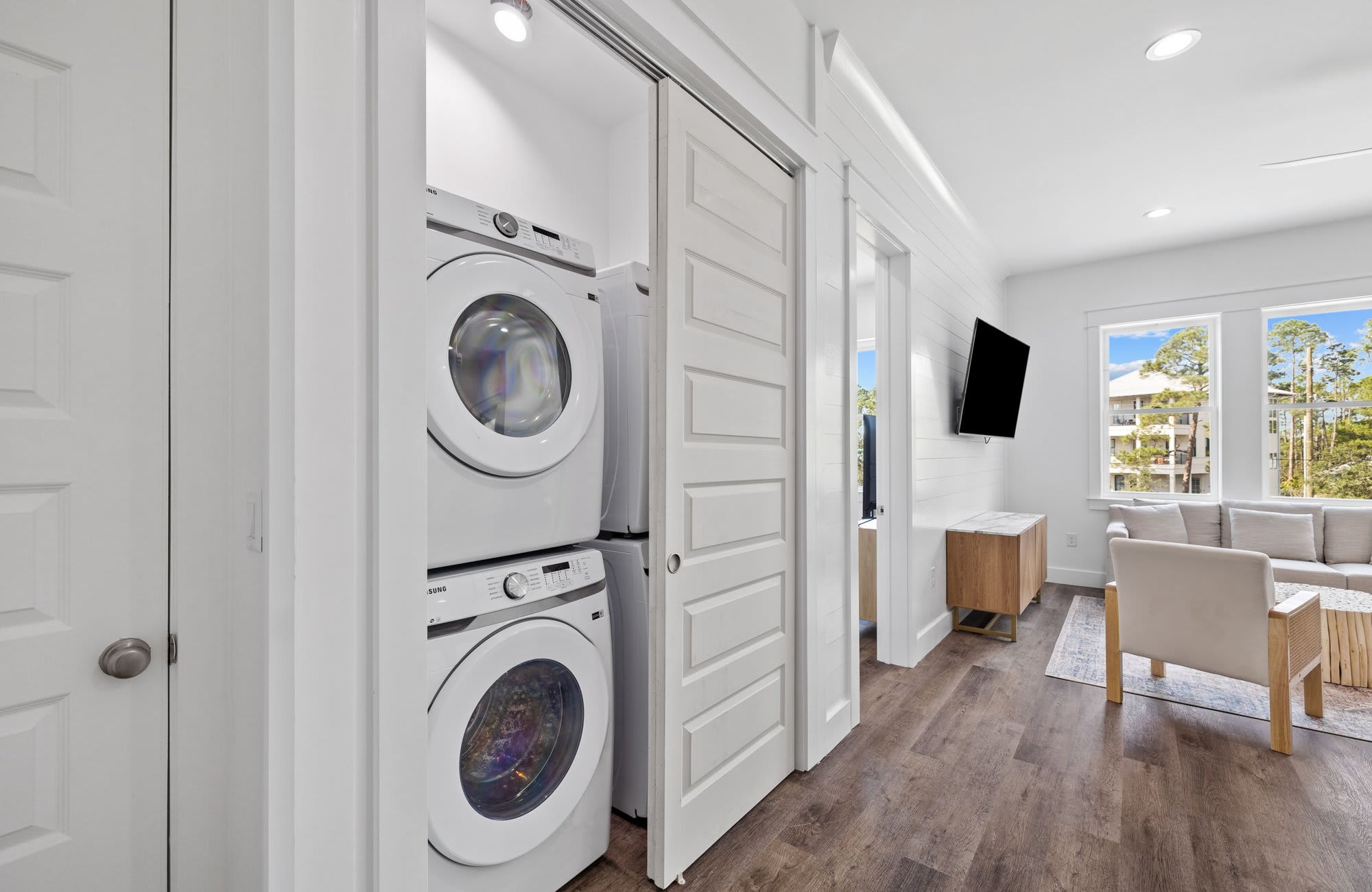 Pool & HotTub, Elevator | Seagrove Palace