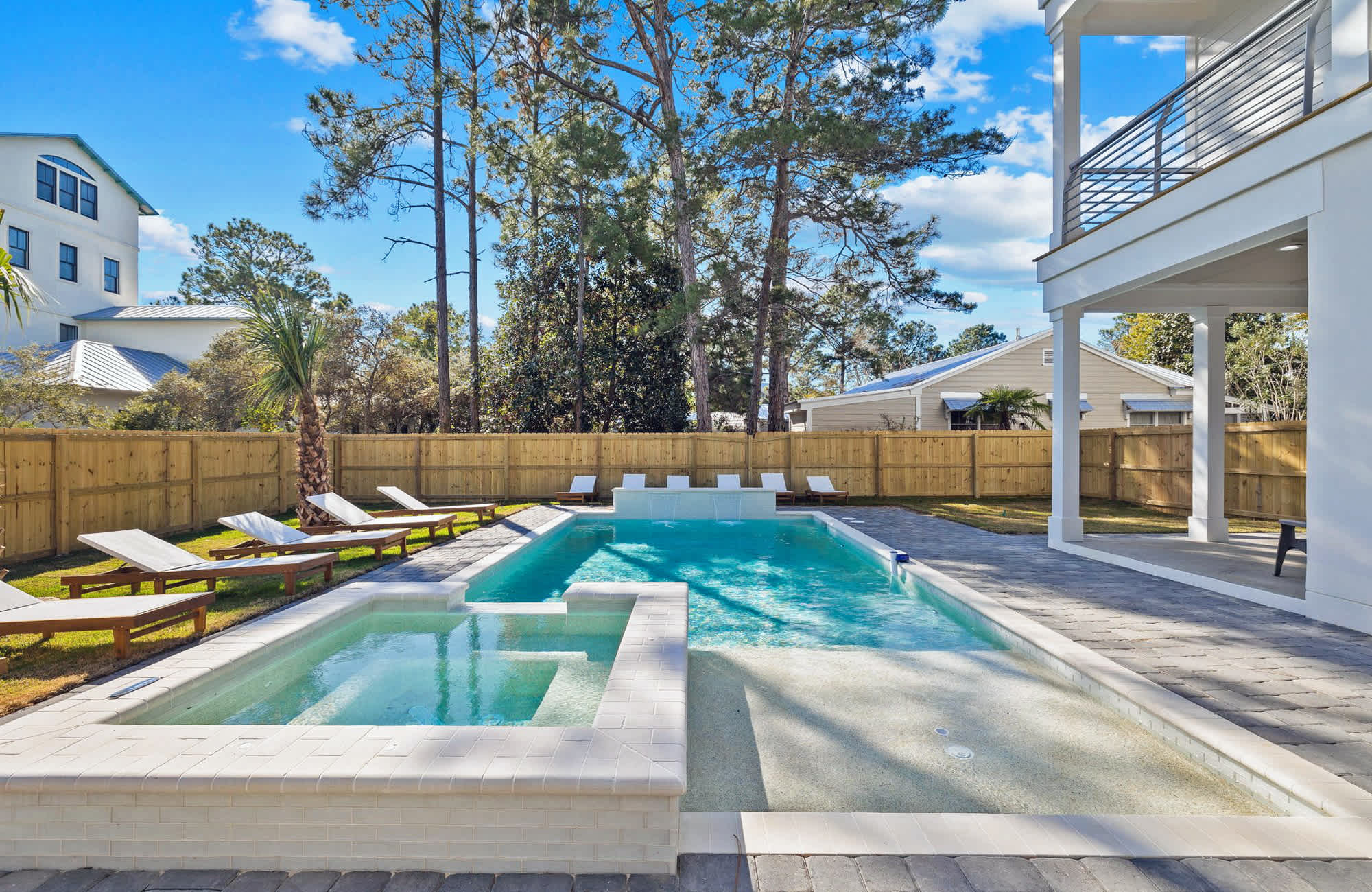 Pool & HotTub, Elevator | Seagrove Palace