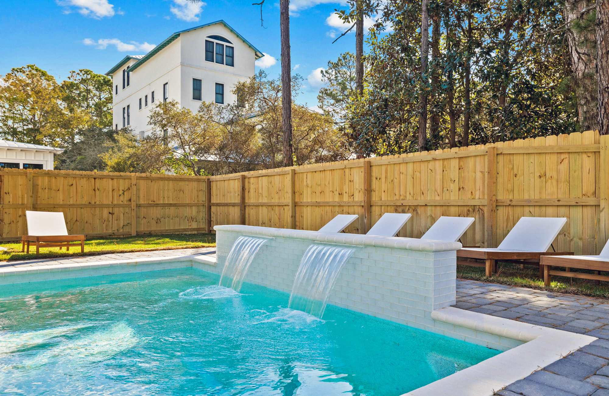 Pool & HotTub, Elevator | Seagrove Palace