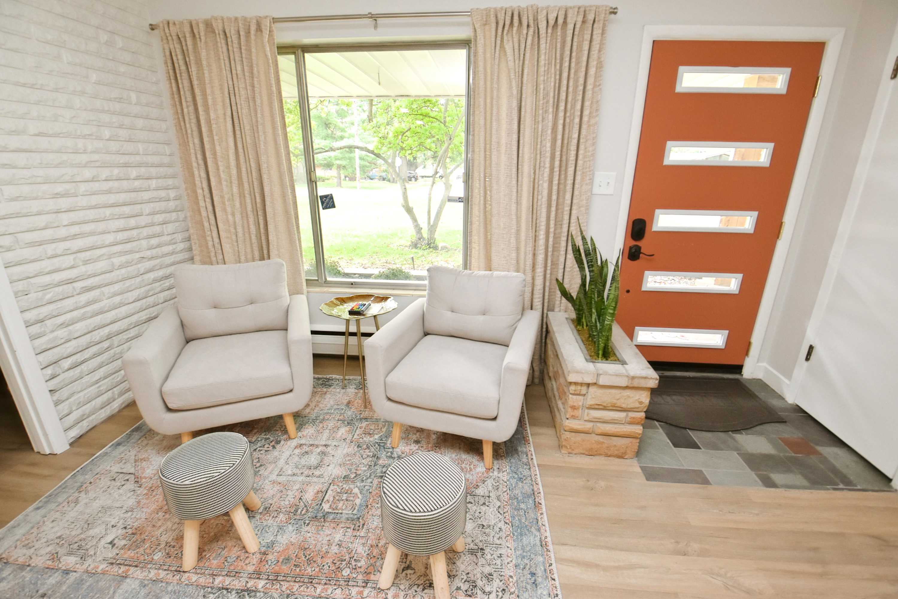 Mid Century Modern with modern touches, 10 min walk to Notre Dame! (1831) 5