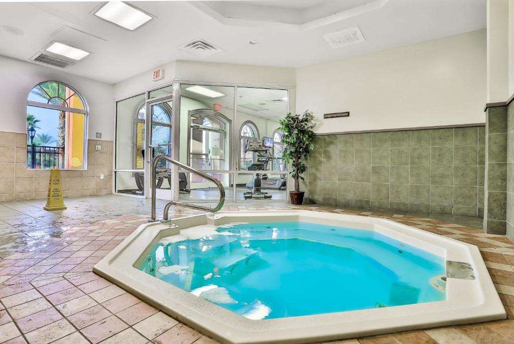 Family townhouse near Disney w/ game room