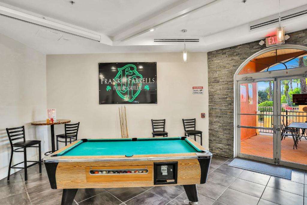 Family townhouse near Disney w/ game room