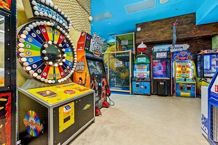 Family townhouse near Disney w/ game room