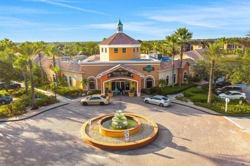 Family townhouse near Disney w/ game room