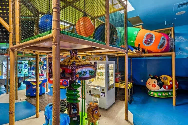 Family townhouse near Disney w/ game room